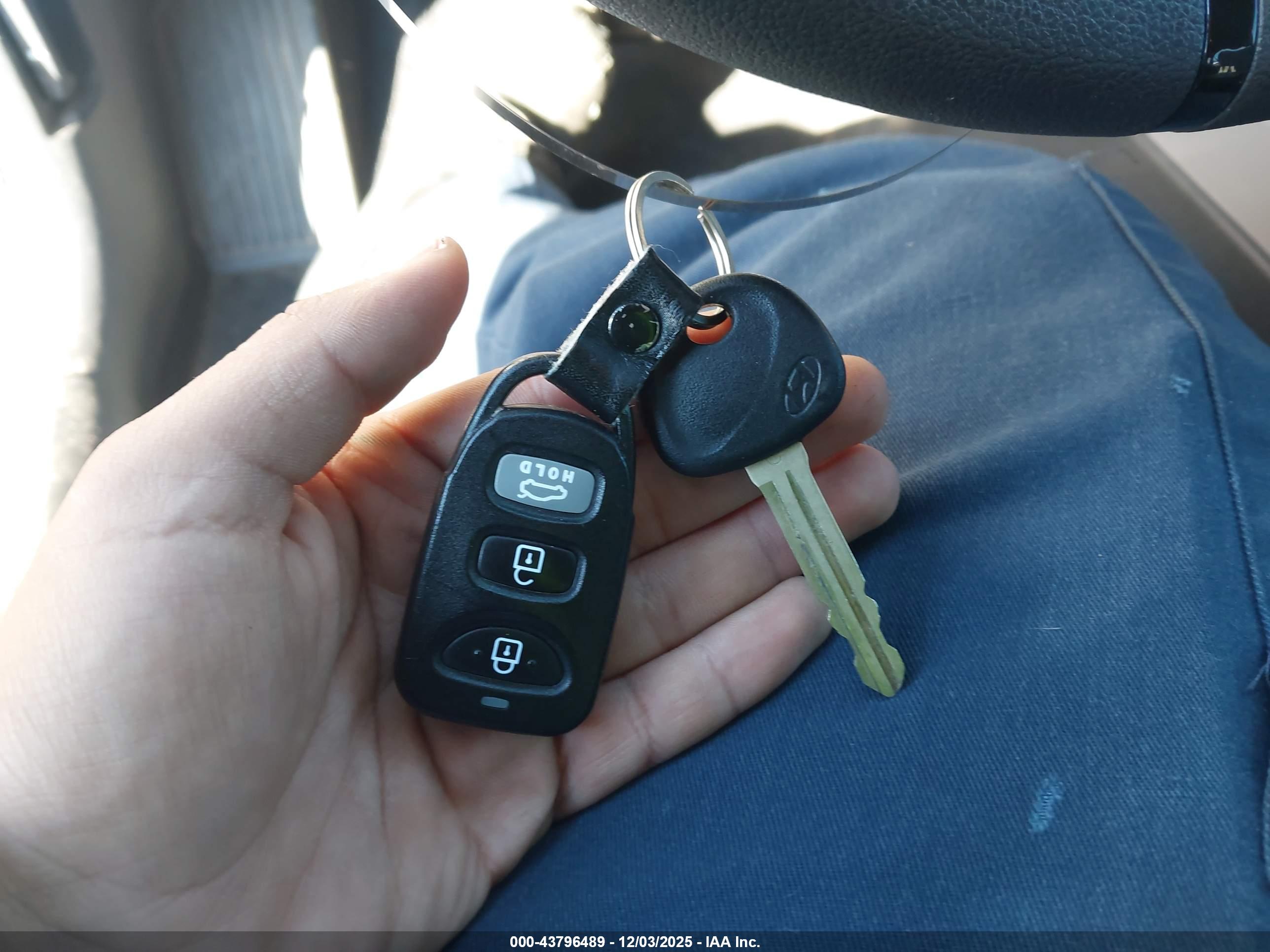 HYUNDAI ELANTRA image 11
