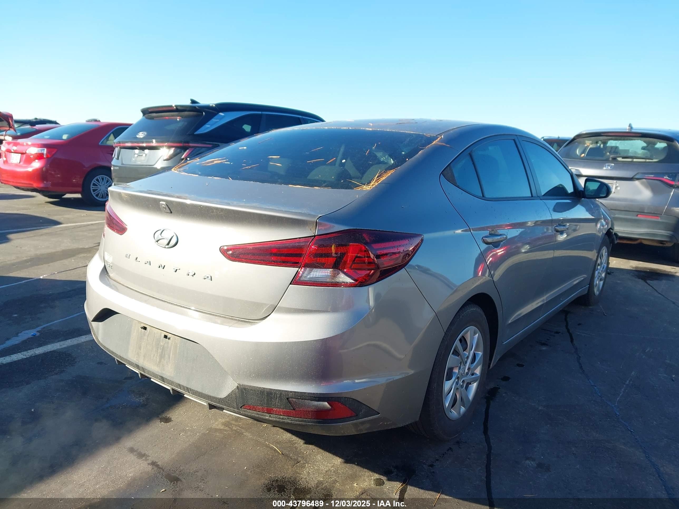 HYUNDAI ELANTRA image 4