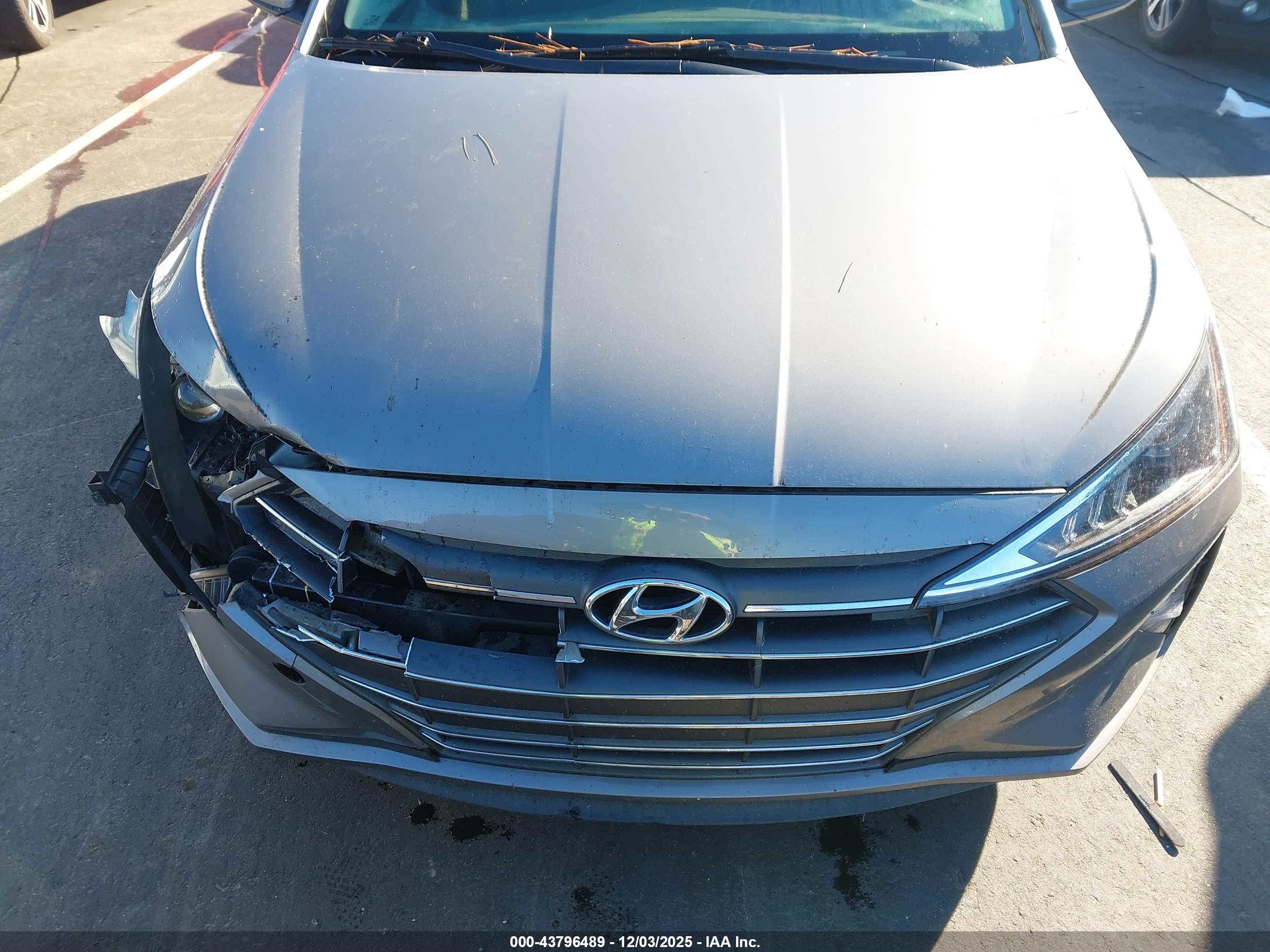HYUNDAI ELANTRA image 6