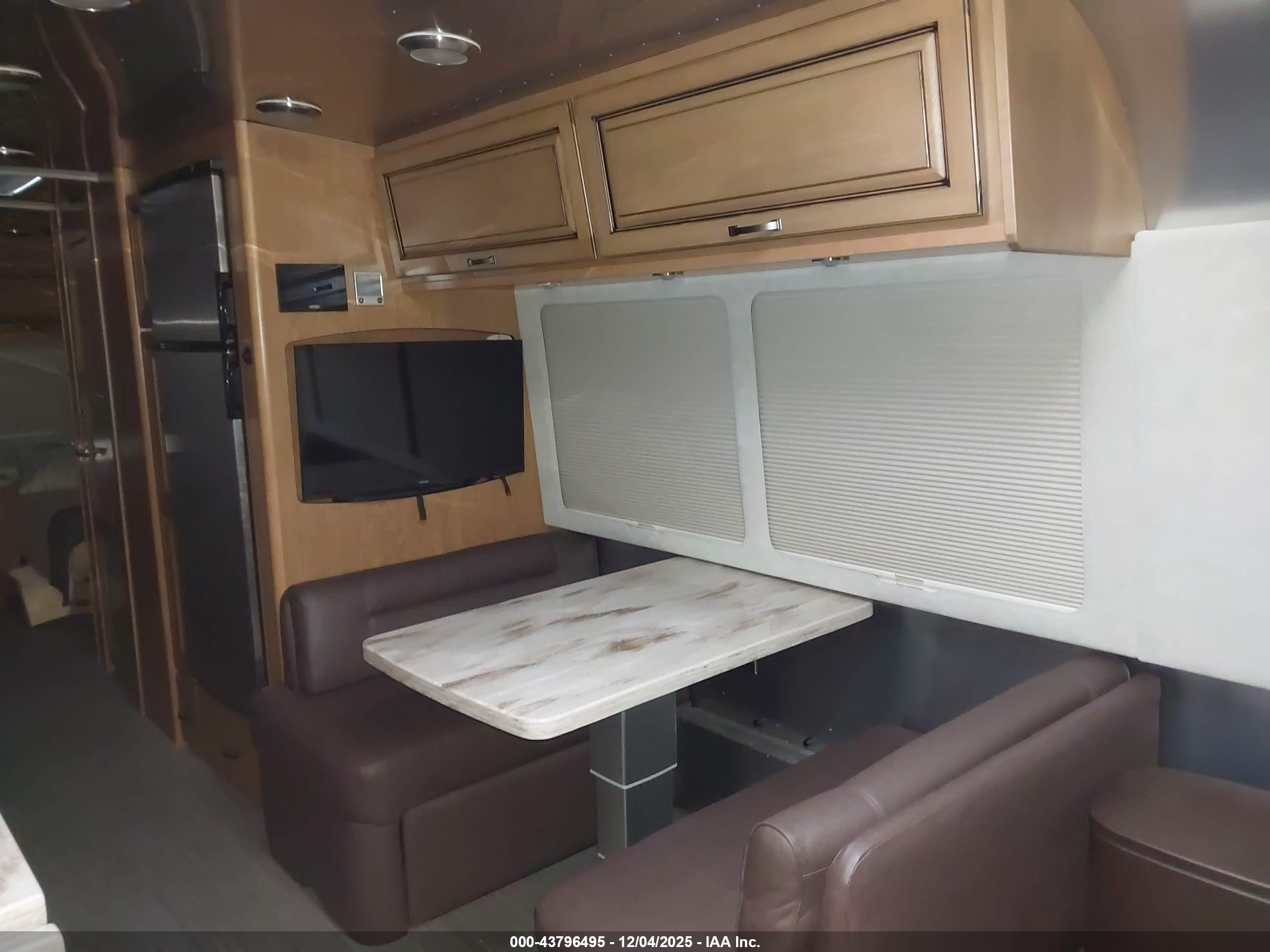 AIRSTREAM 30 image 10