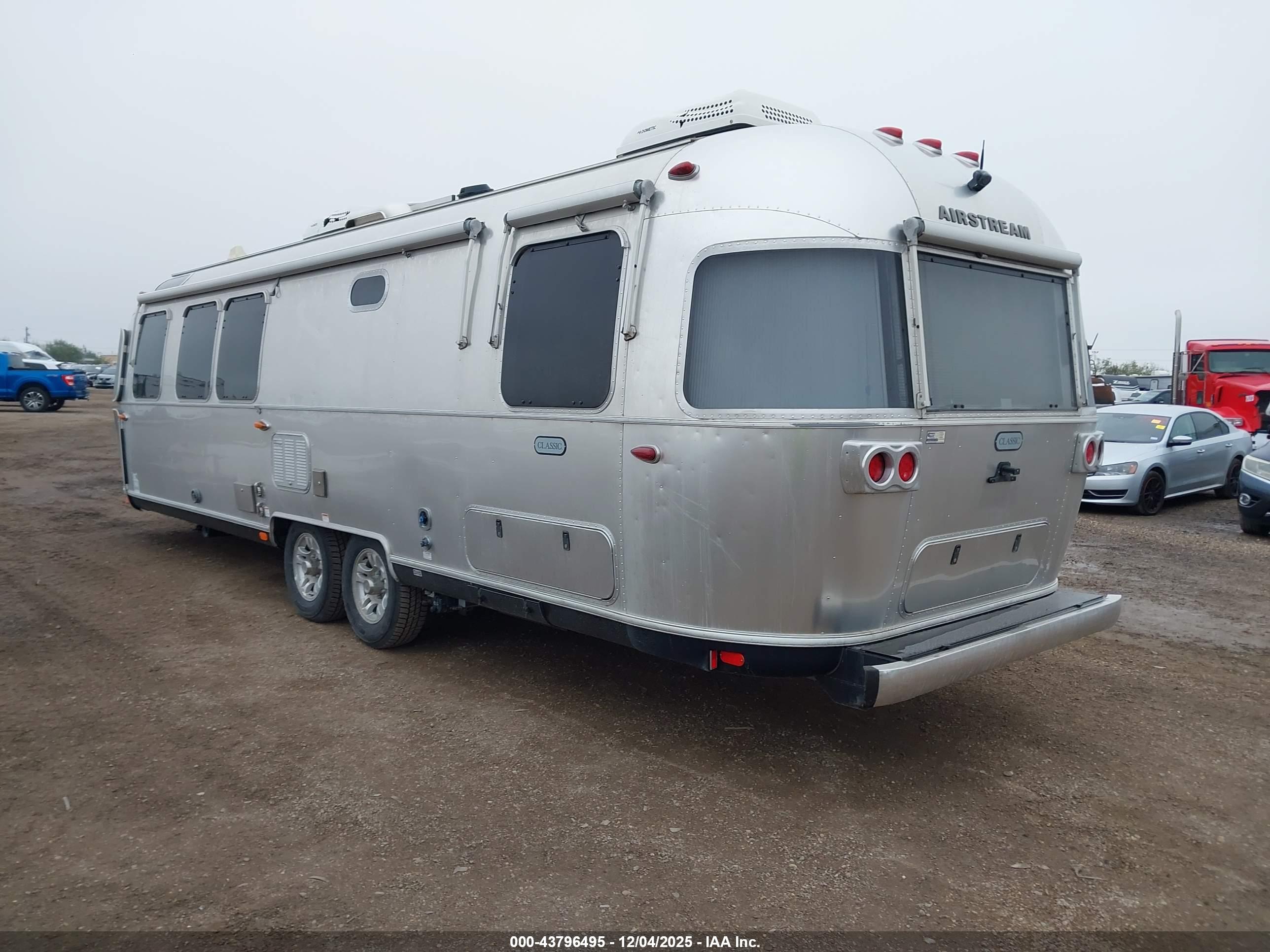 AIRSTREAM 30 image 3