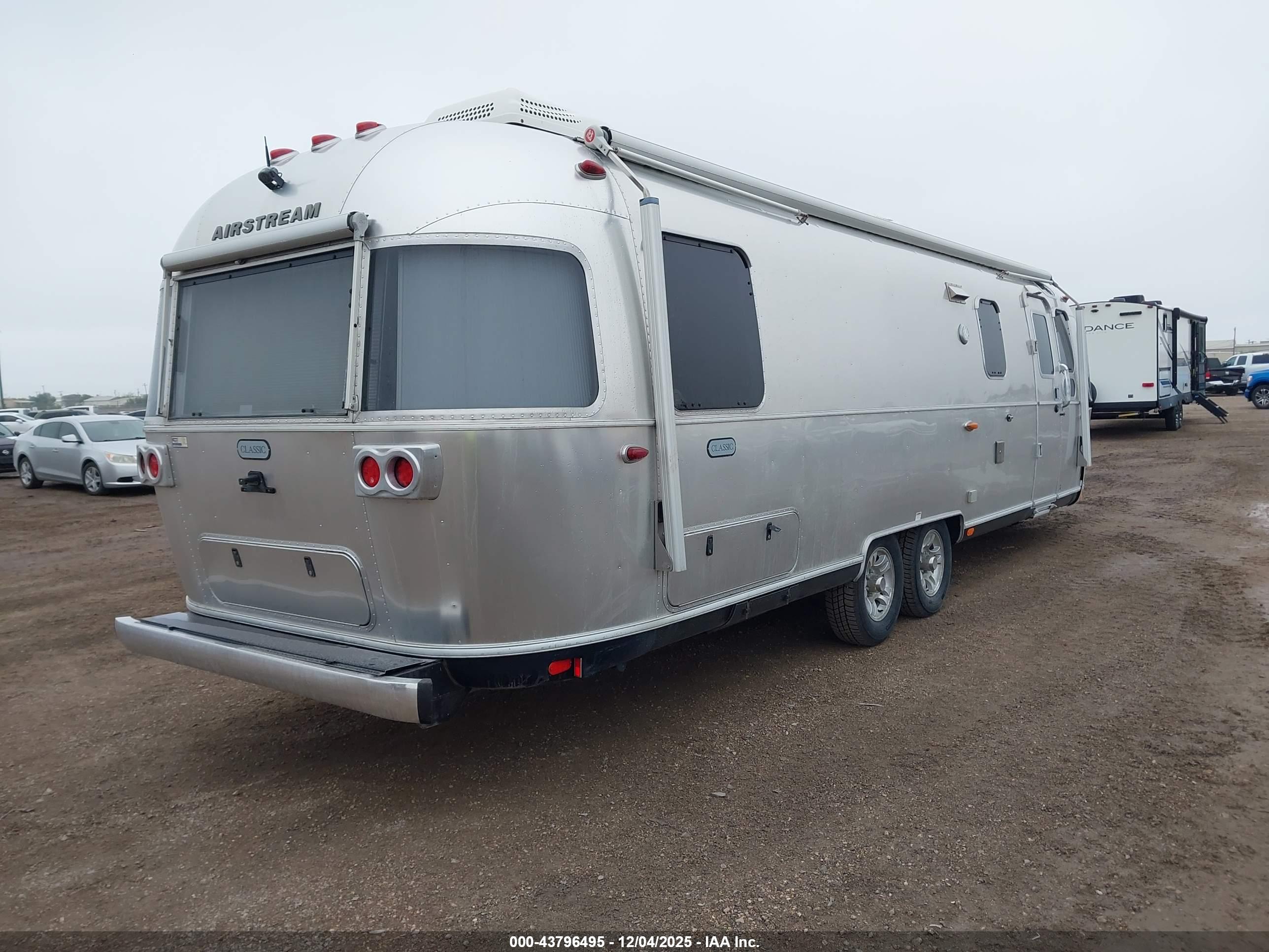 AIRSTREAM 30 image 4