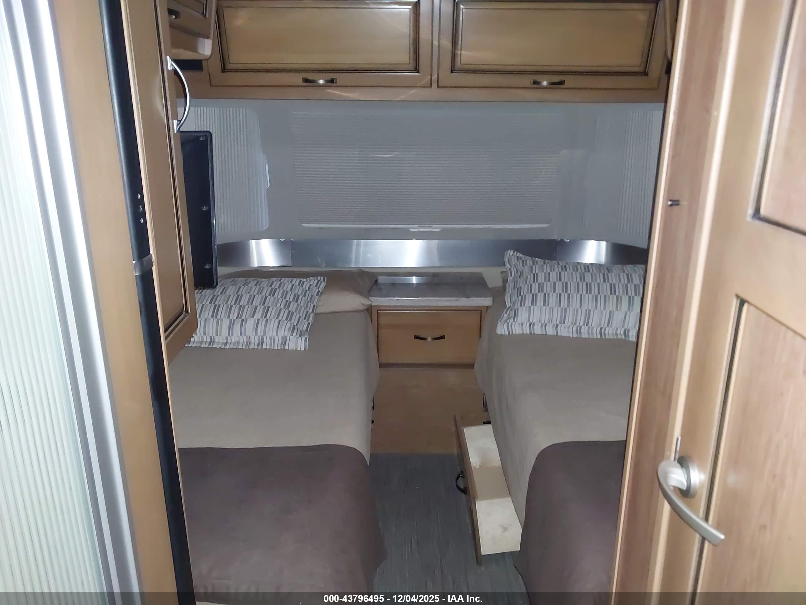 AIRSTREAM 30 image 5
