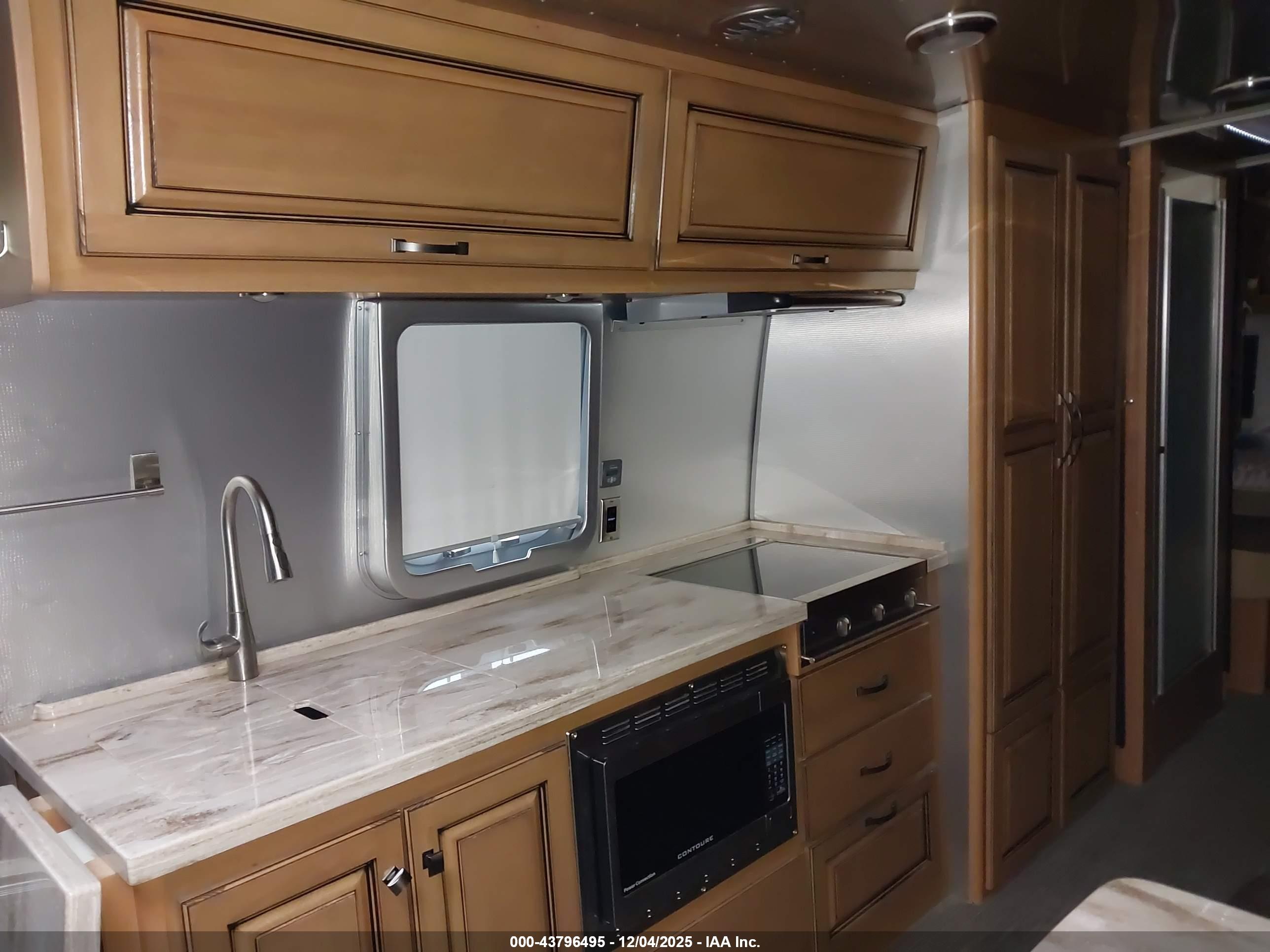 AIRSTREAM 30 image 8
