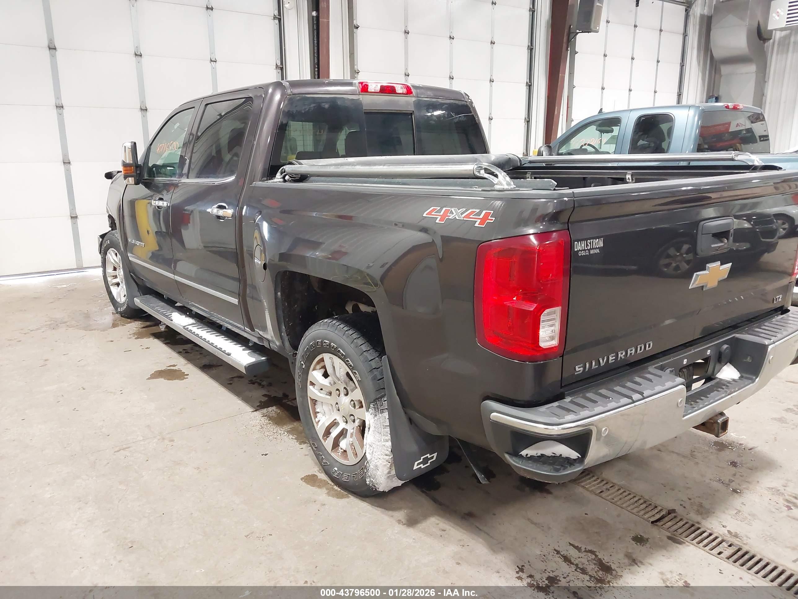 CHEVROLET SILVERADO image 3