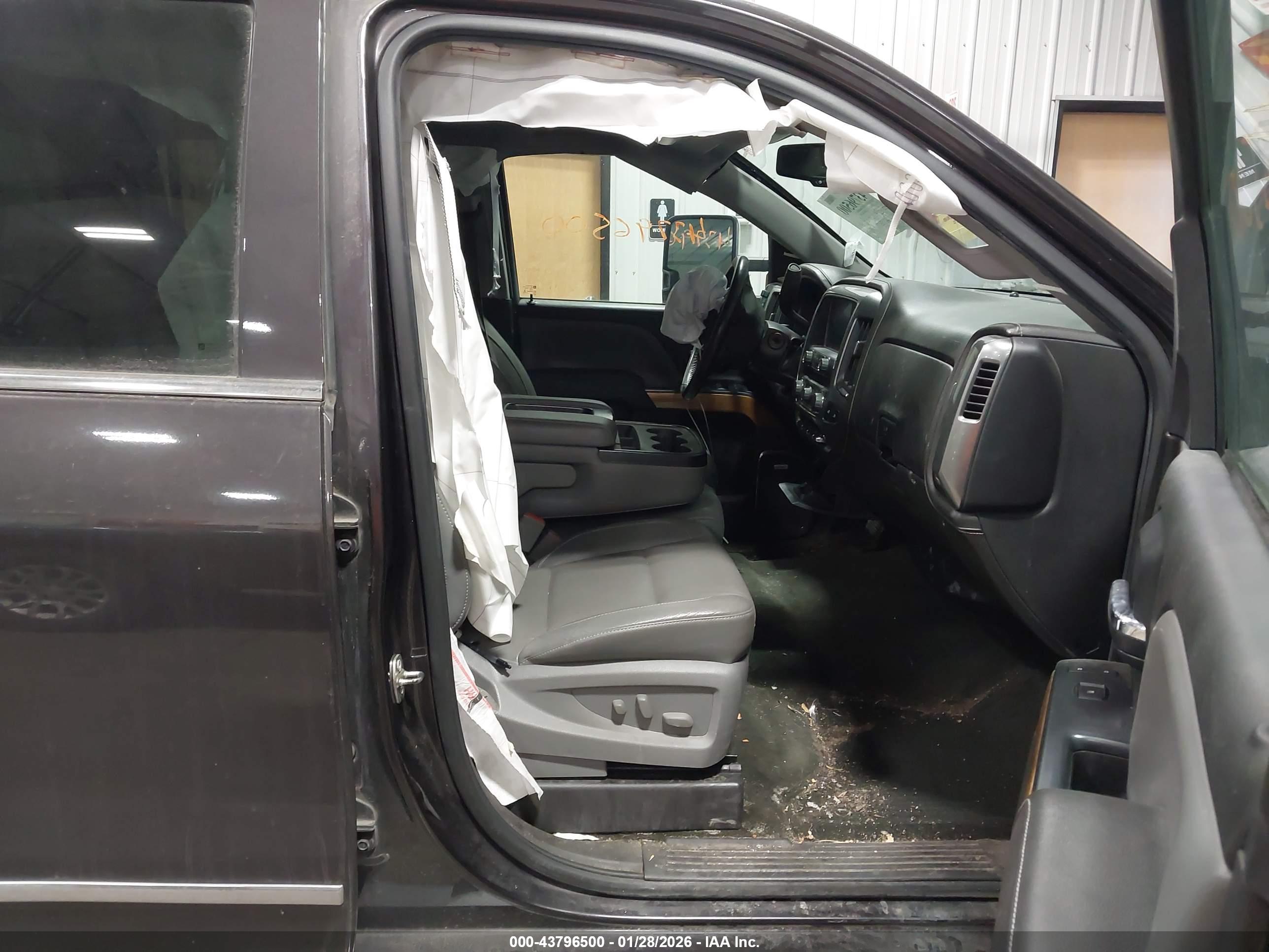 CHEVROLET SILVERADO image 5