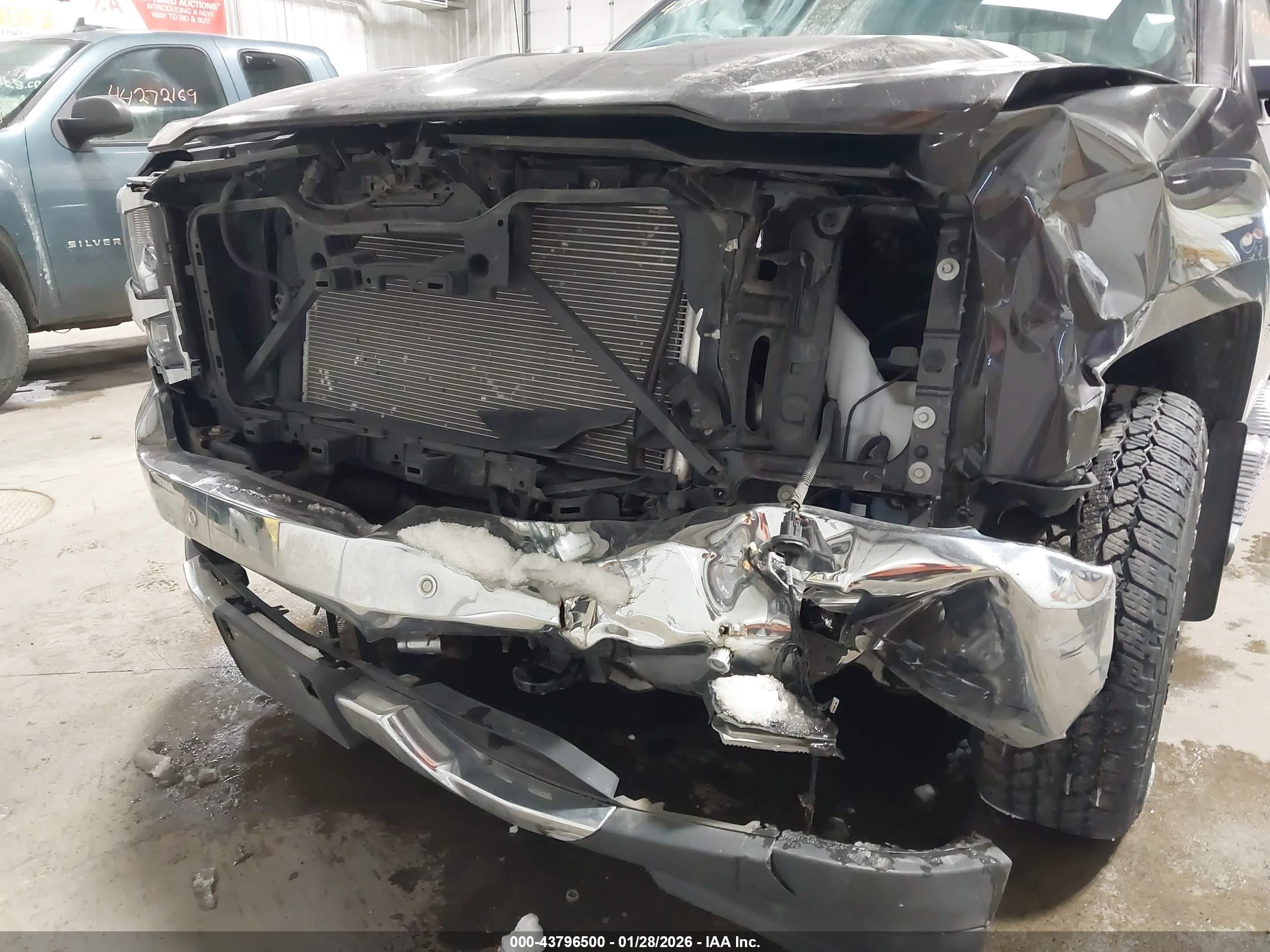 CHEVROLET SILVERADO image 6