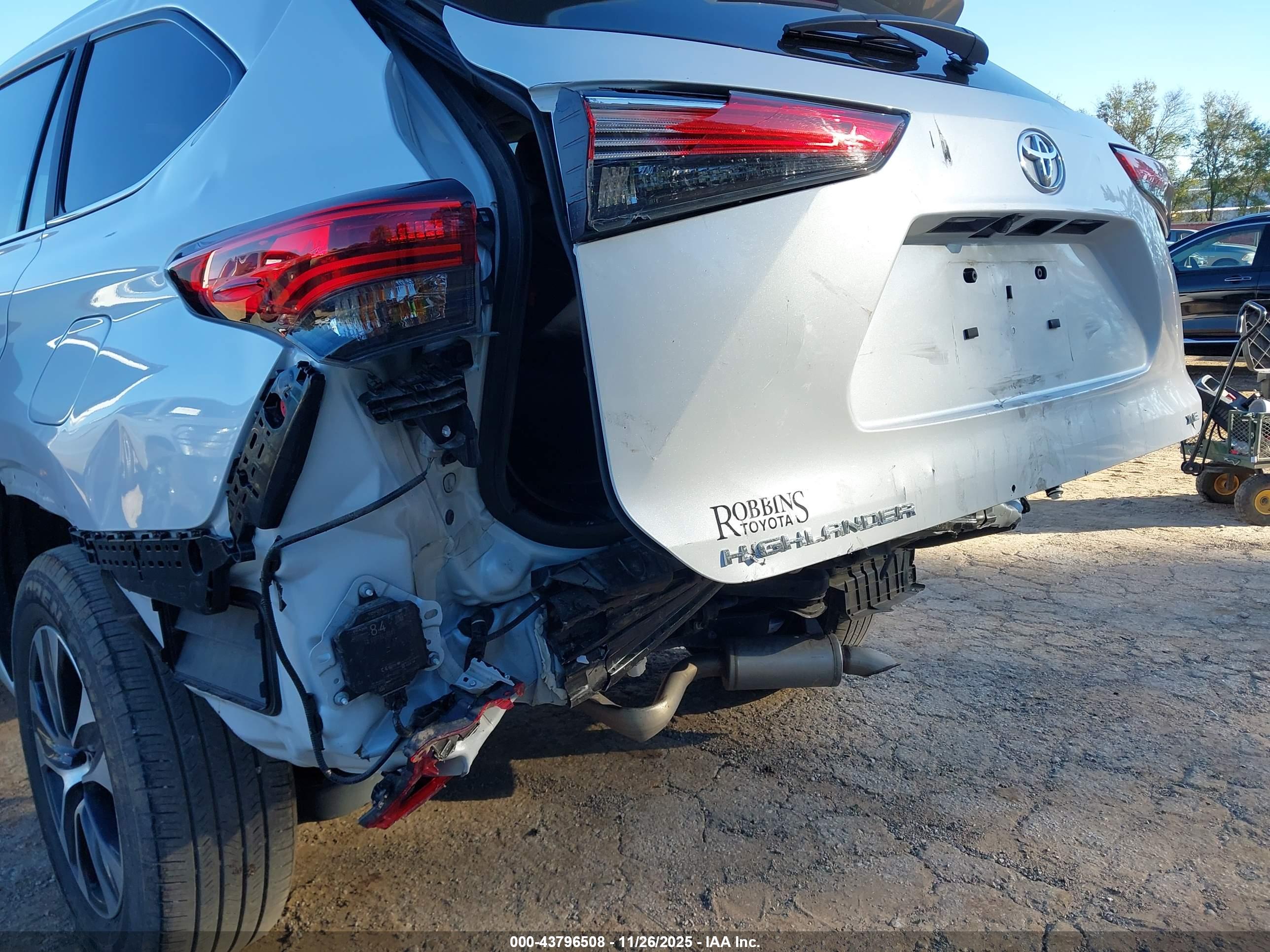 TOYOTA HIGHLANDER image 6
