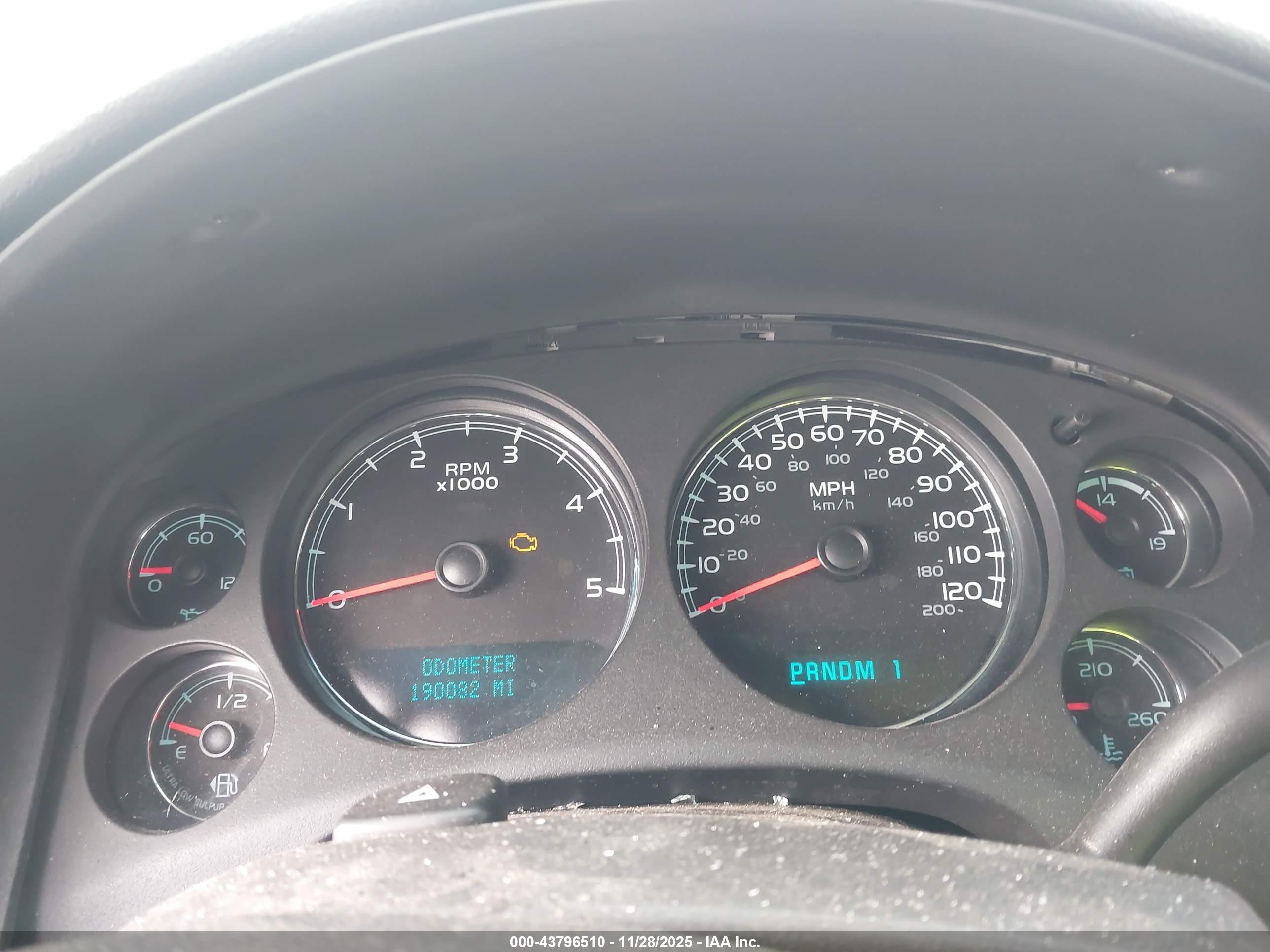 CHEVROLET SILVERADO image 7