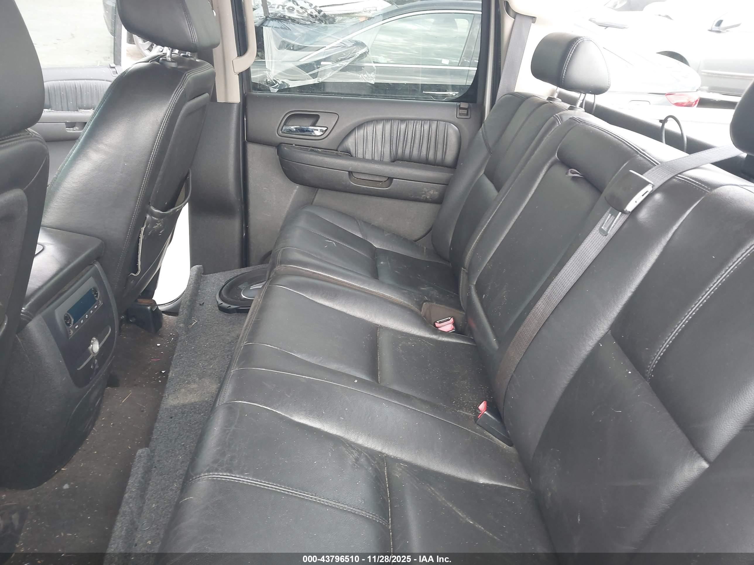 CHEVROLET SILVERADO image 8