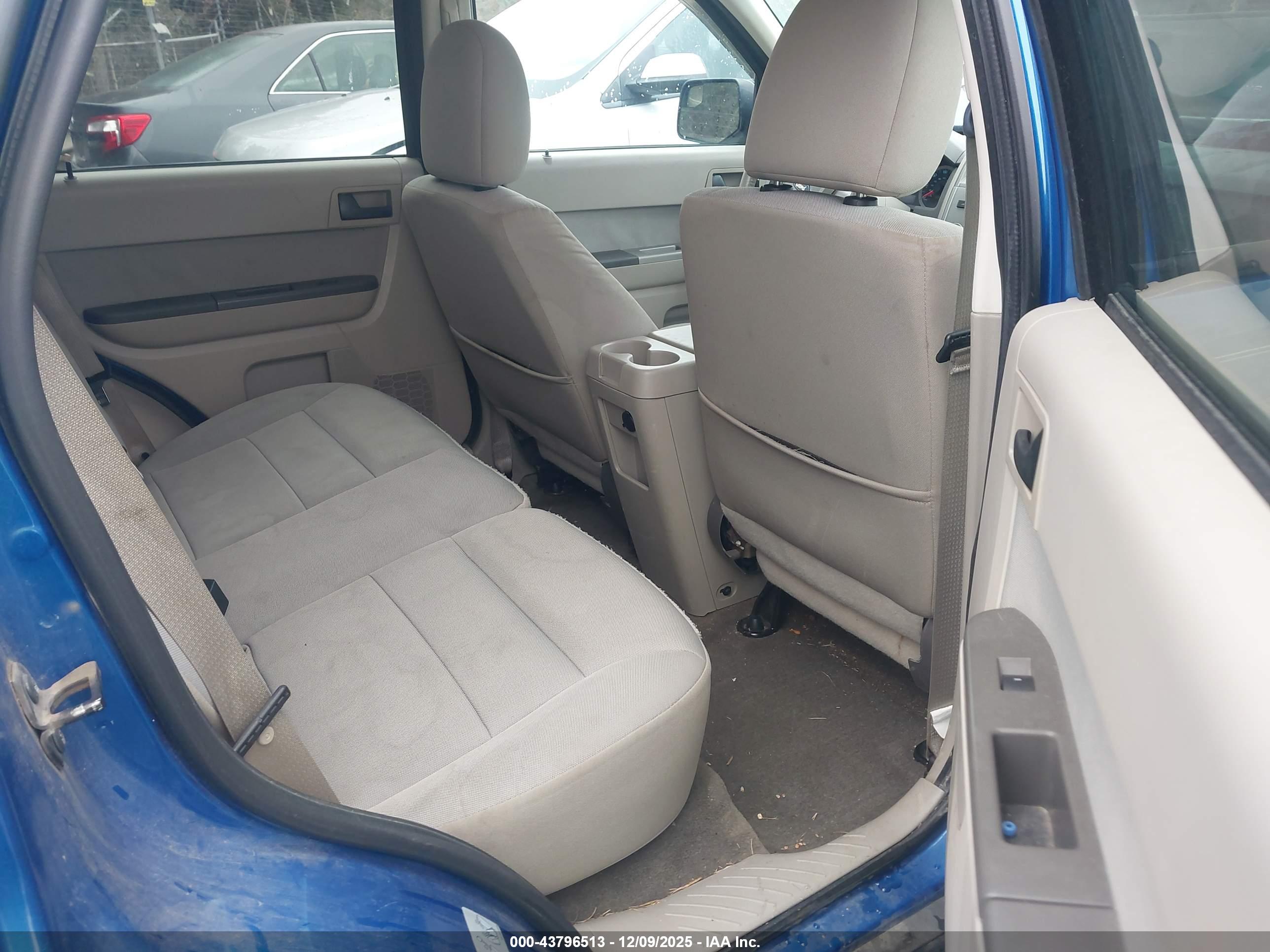 FORD ESCAPE image 8