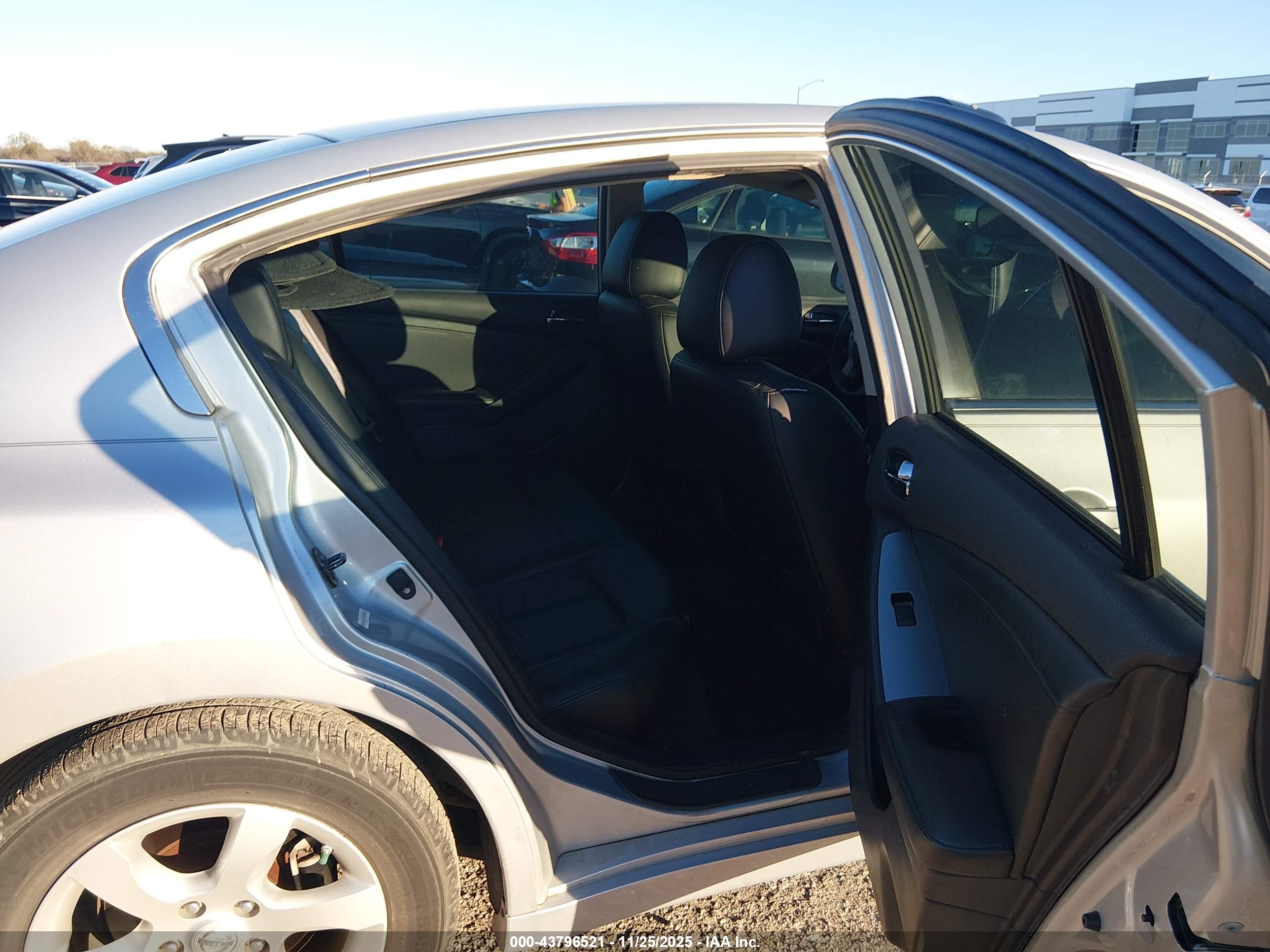 NISSAN ALTIMA image 8