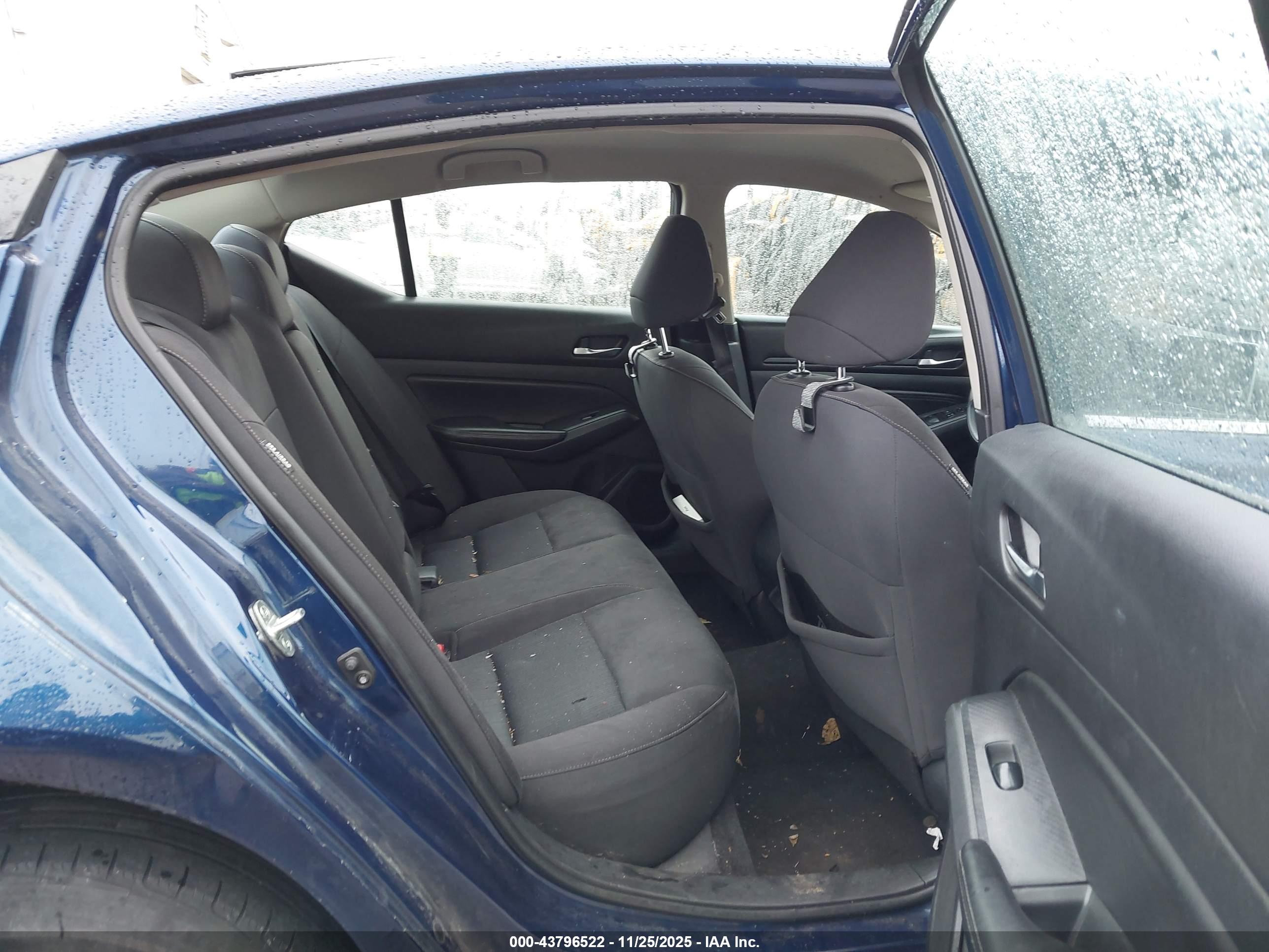 NISSAN ALTIMA image 8