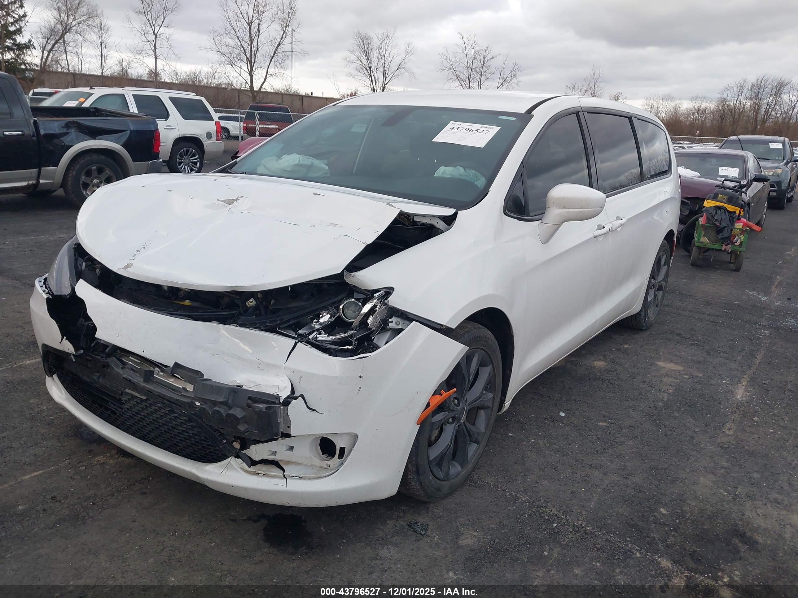CHRYSLER PACIFICA image 2