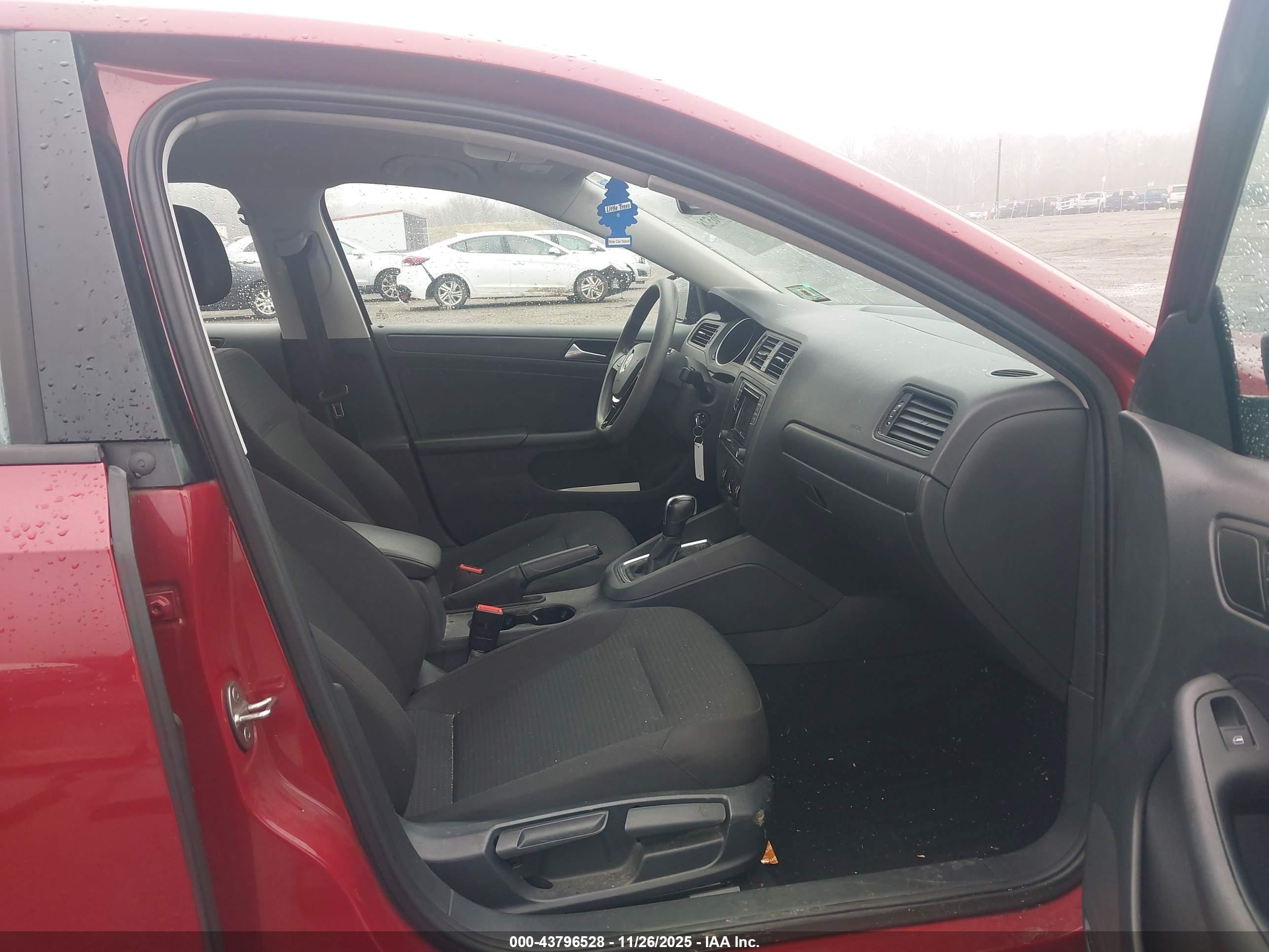 VOLKSWAGEN JETTA image 5