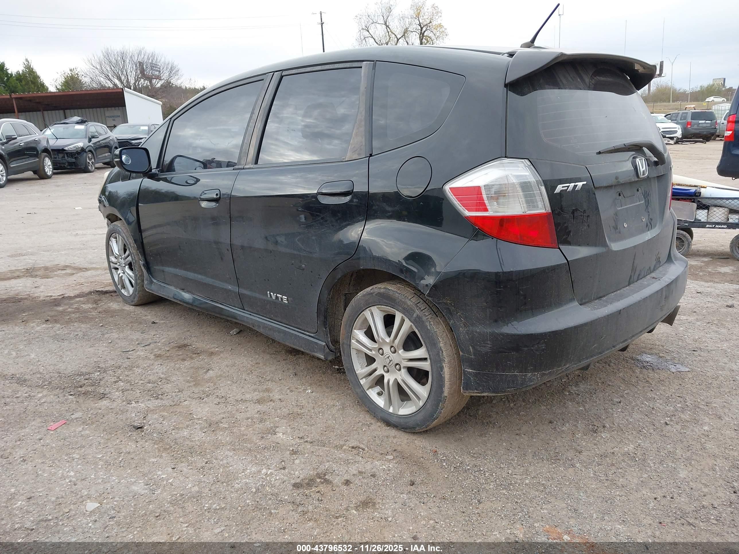 HONDA FIT image 3