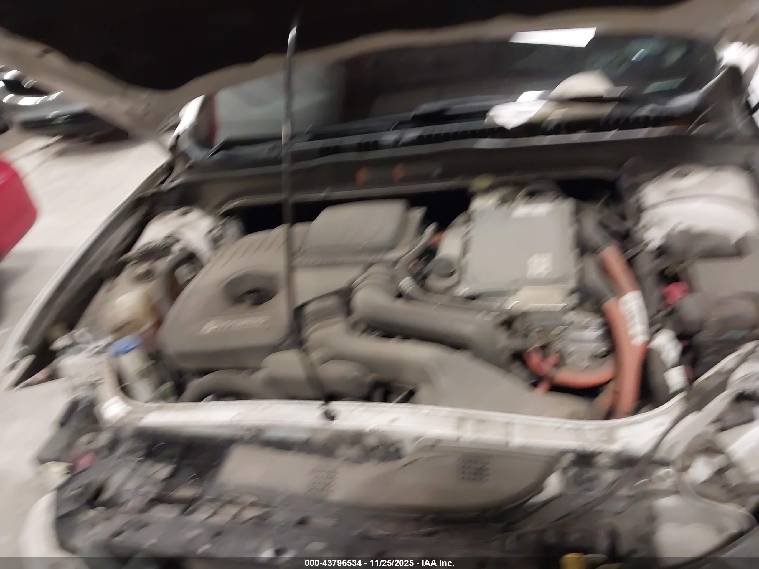 FORD FUSION image 10