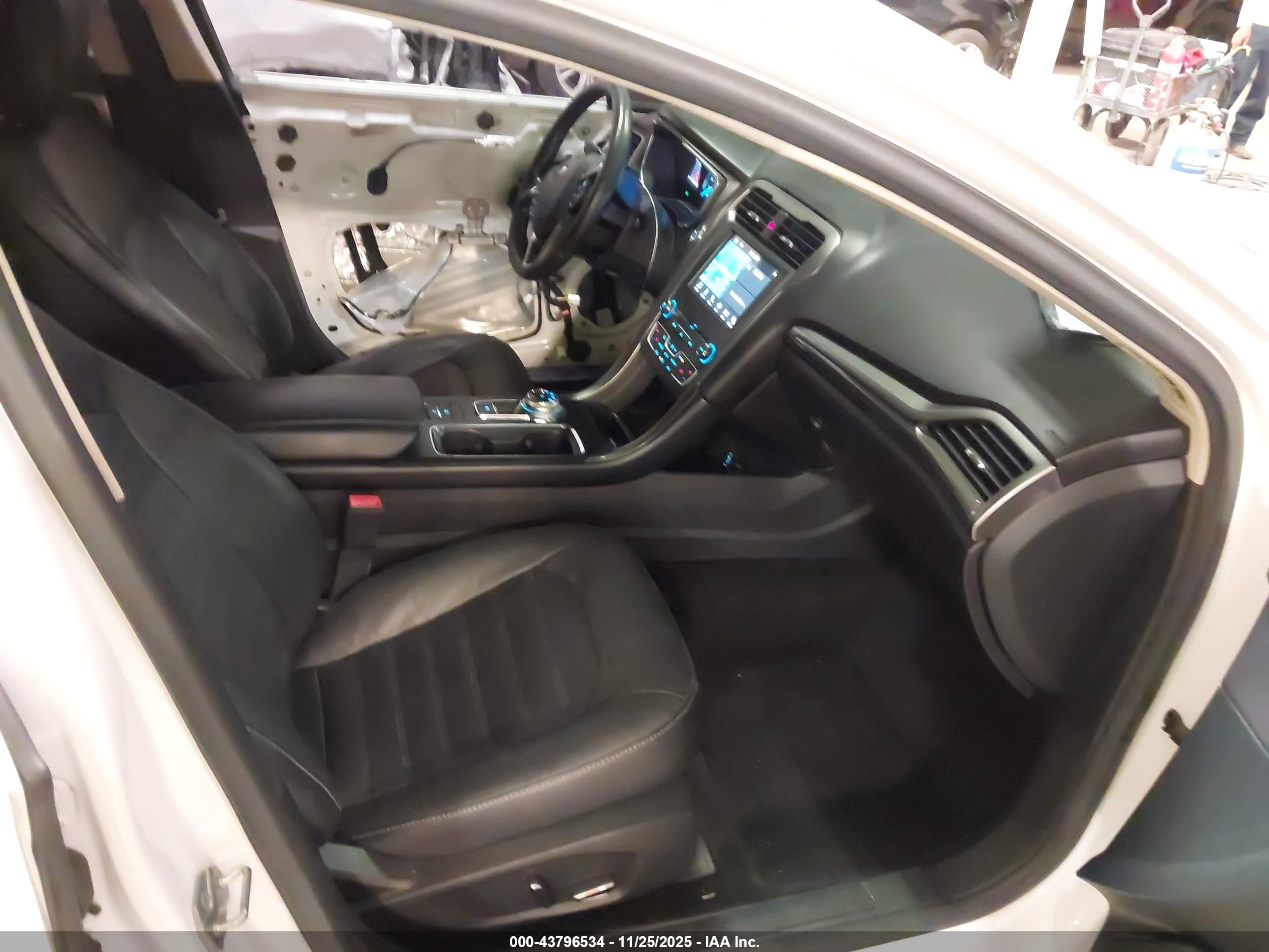 FORD FUSION image 5