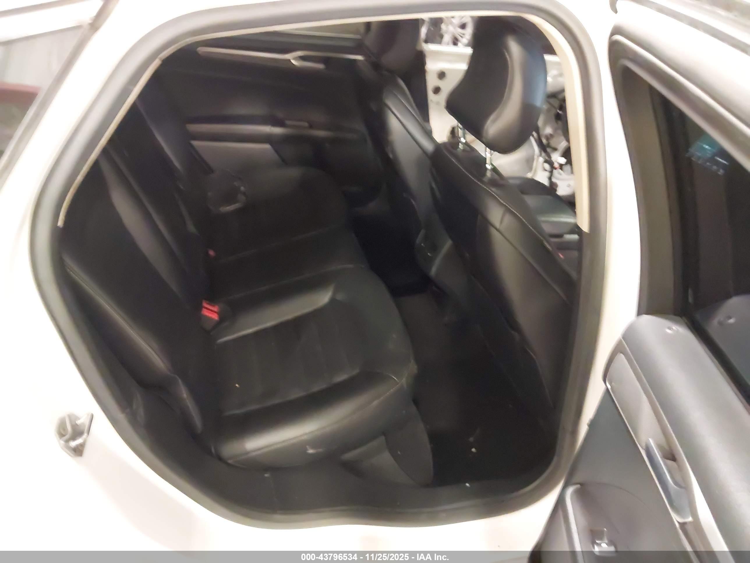 FORD FUSION image 8