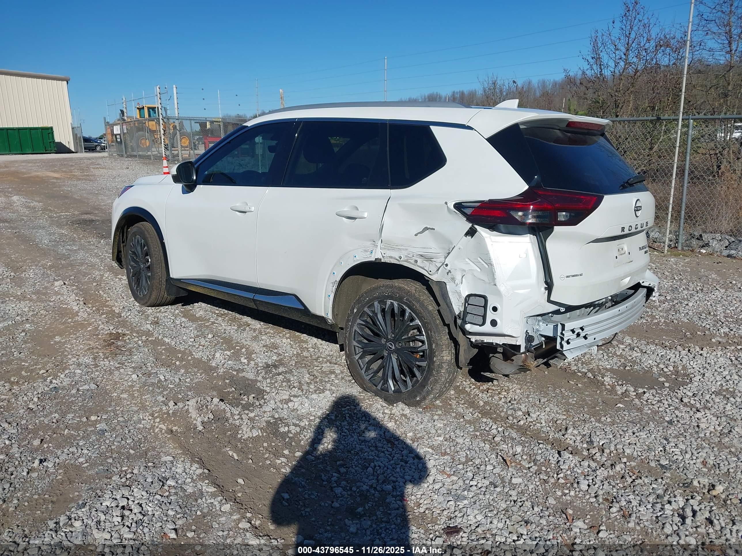 NISSAN ROGUE image 3