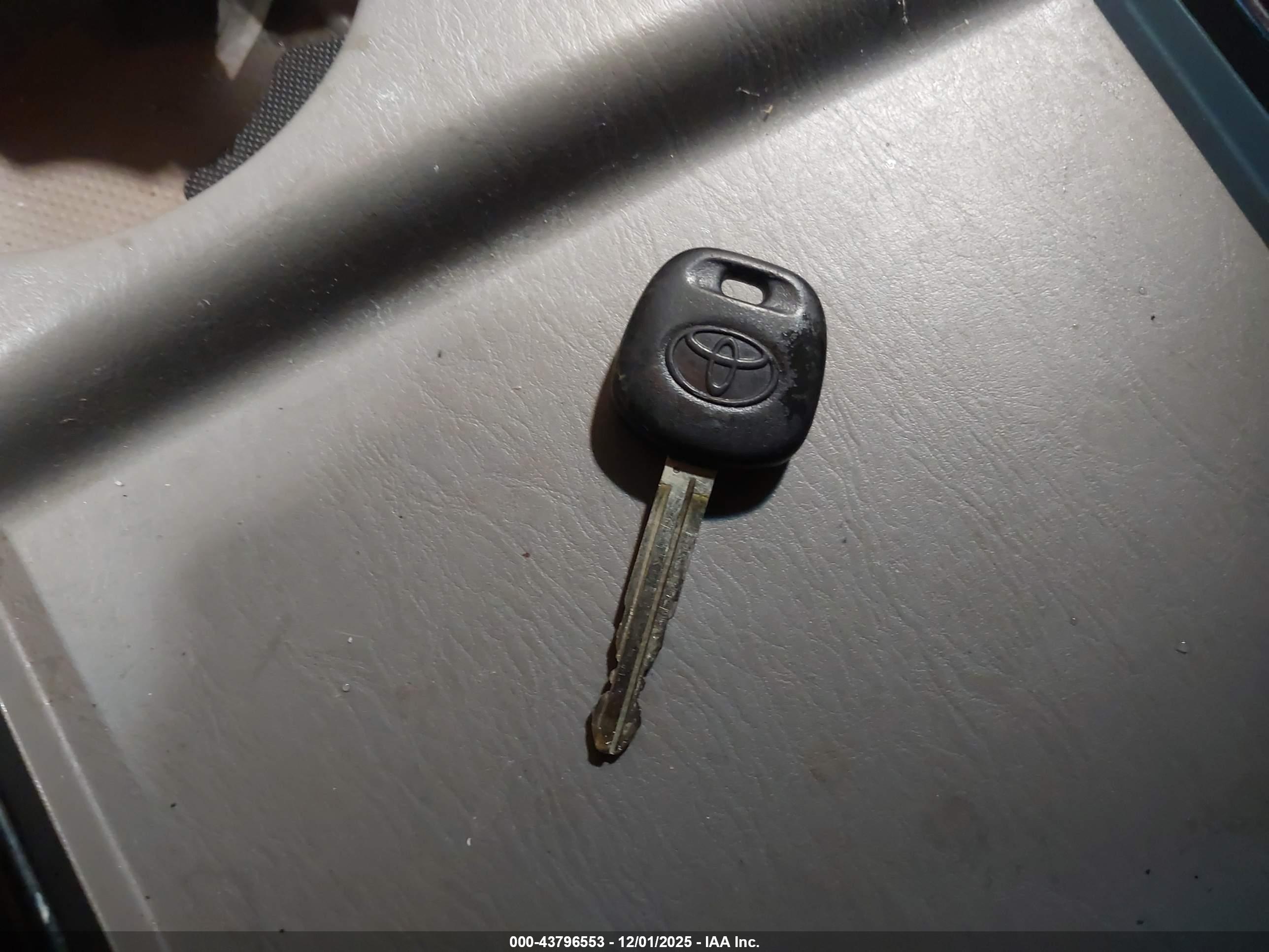 TOYOTA SIENNA image 11