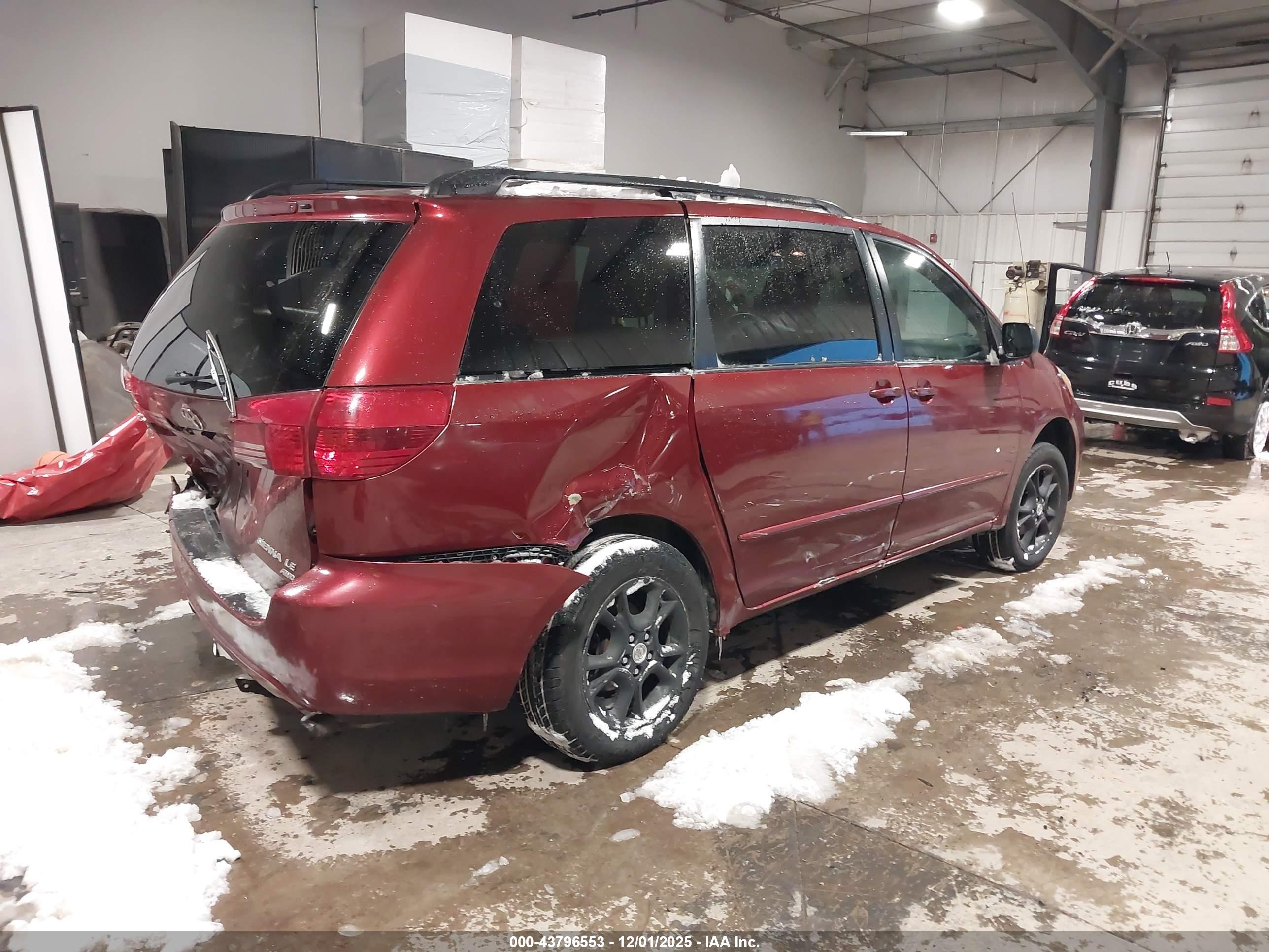 TOYOTA SIENNA image 4