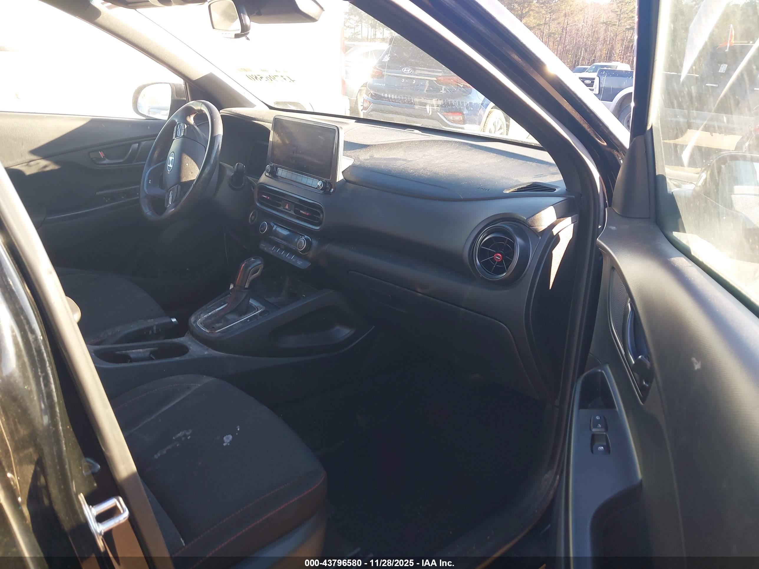 HYUNDAI KONA image 5