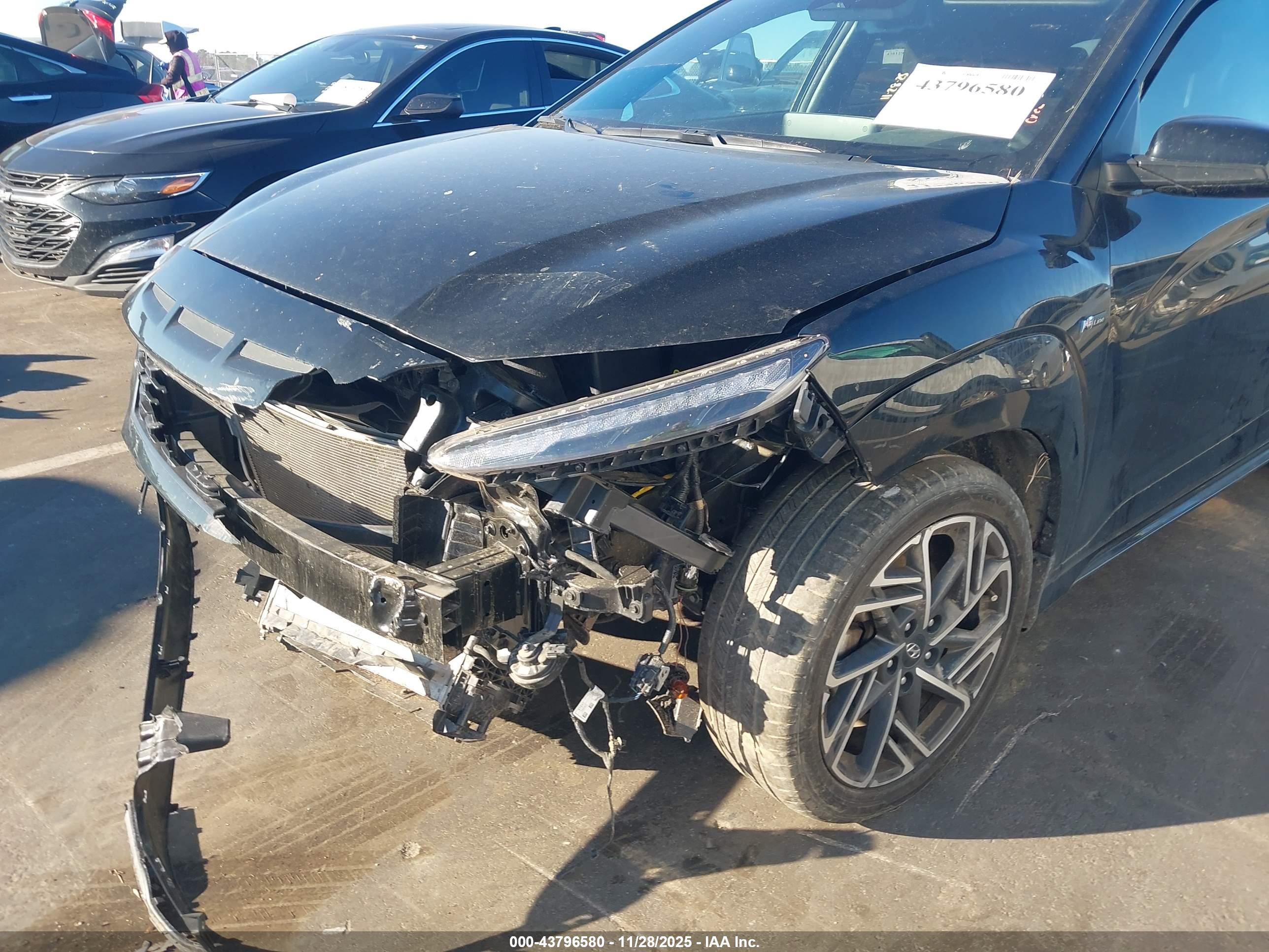 HYUNDAI KONA image 6