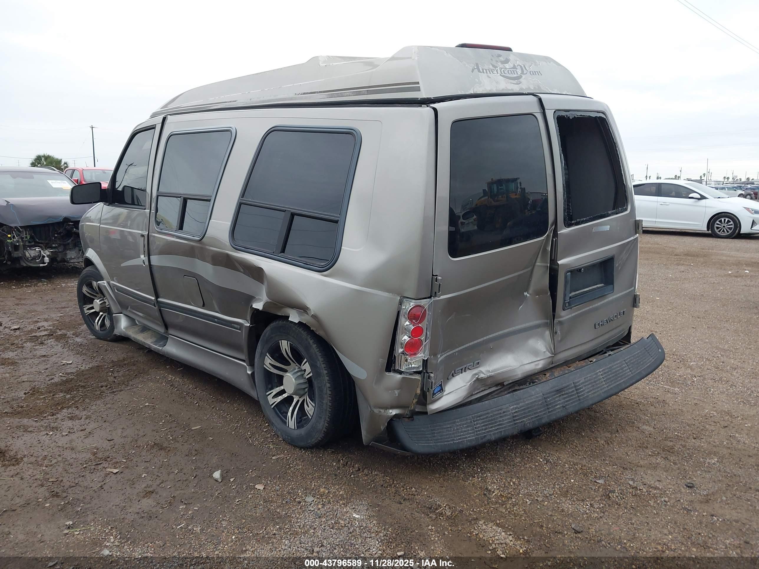 CHEVROLET ASTRO image 3