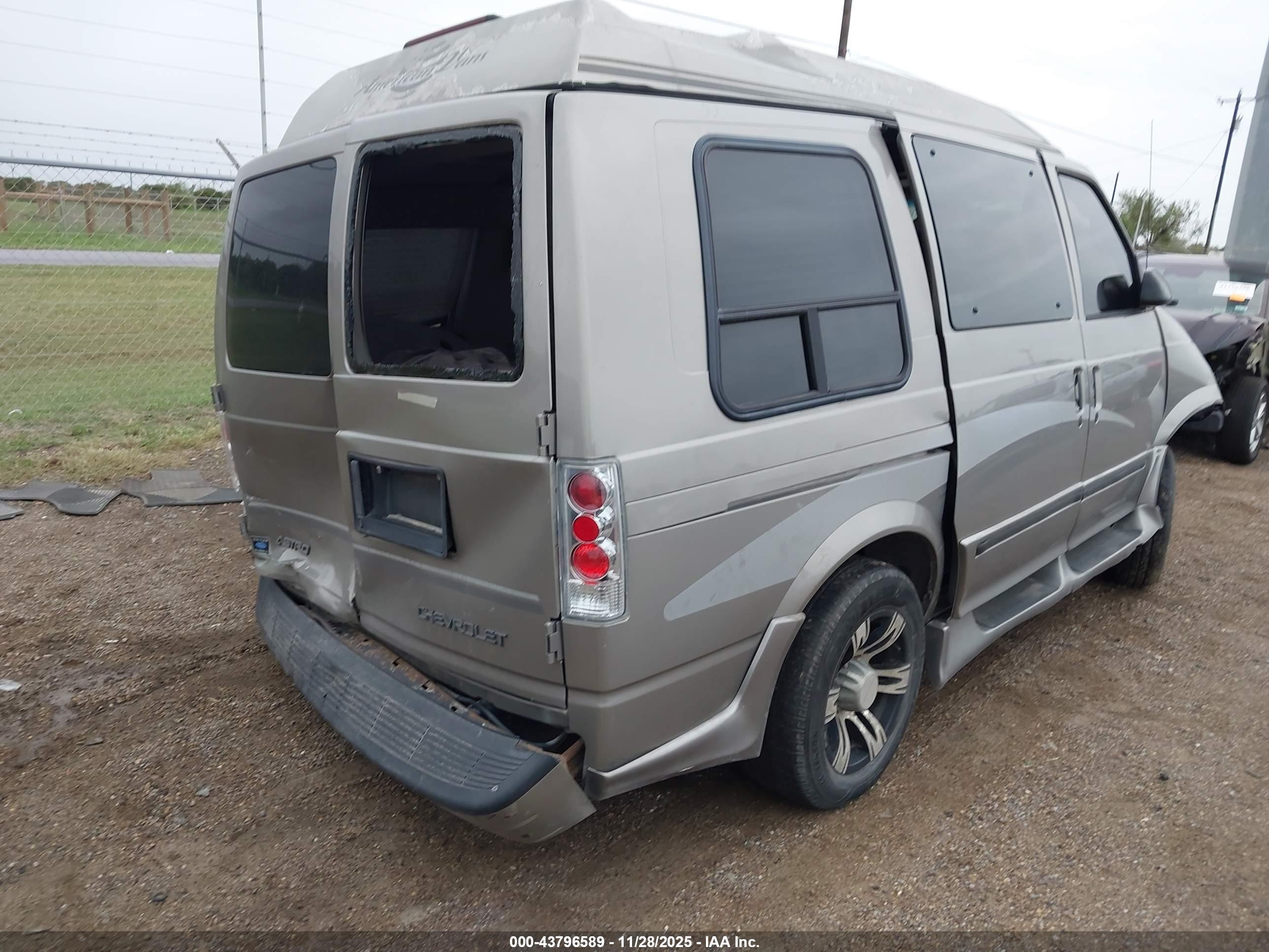 CHEVROLET ASTRO image 6