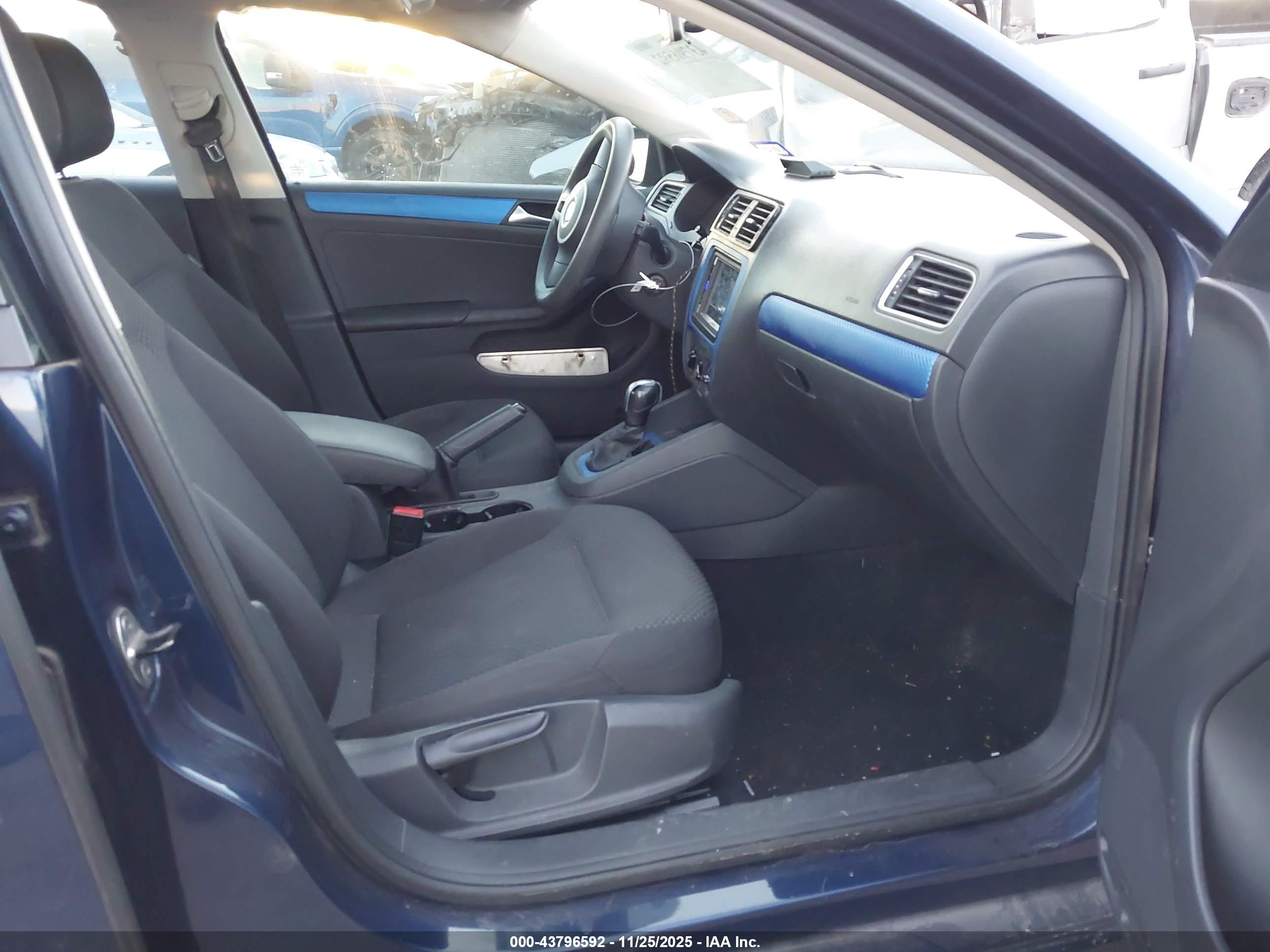 VOLKSWAGEN JETTA image 5
