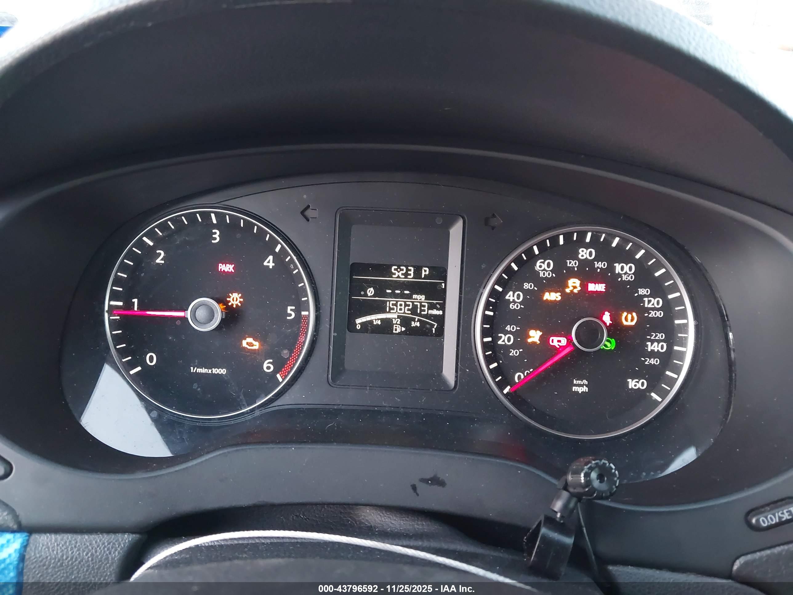 VOLKSWAGEN JETTA image 7