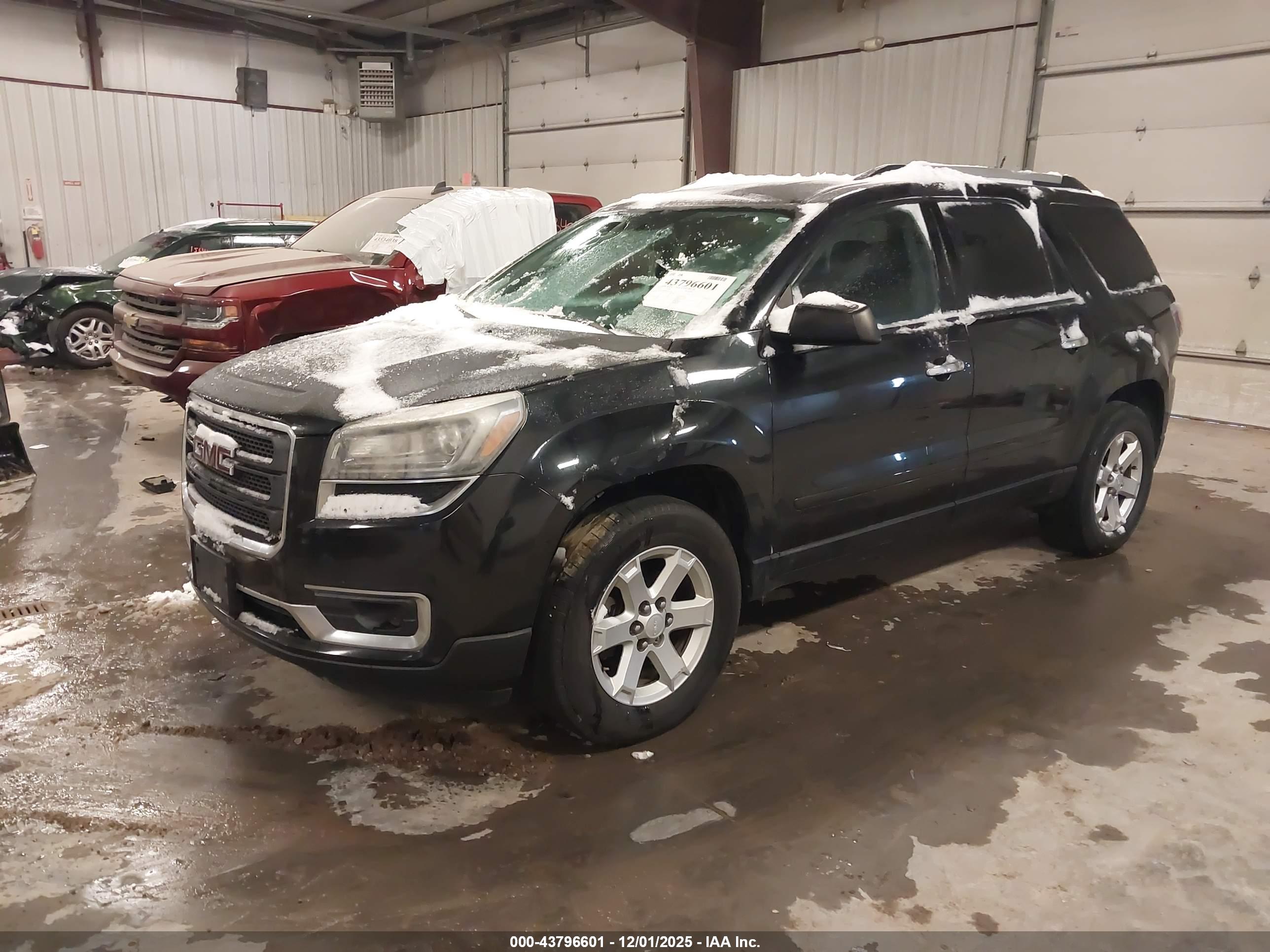 GMC ACADIA image 2
