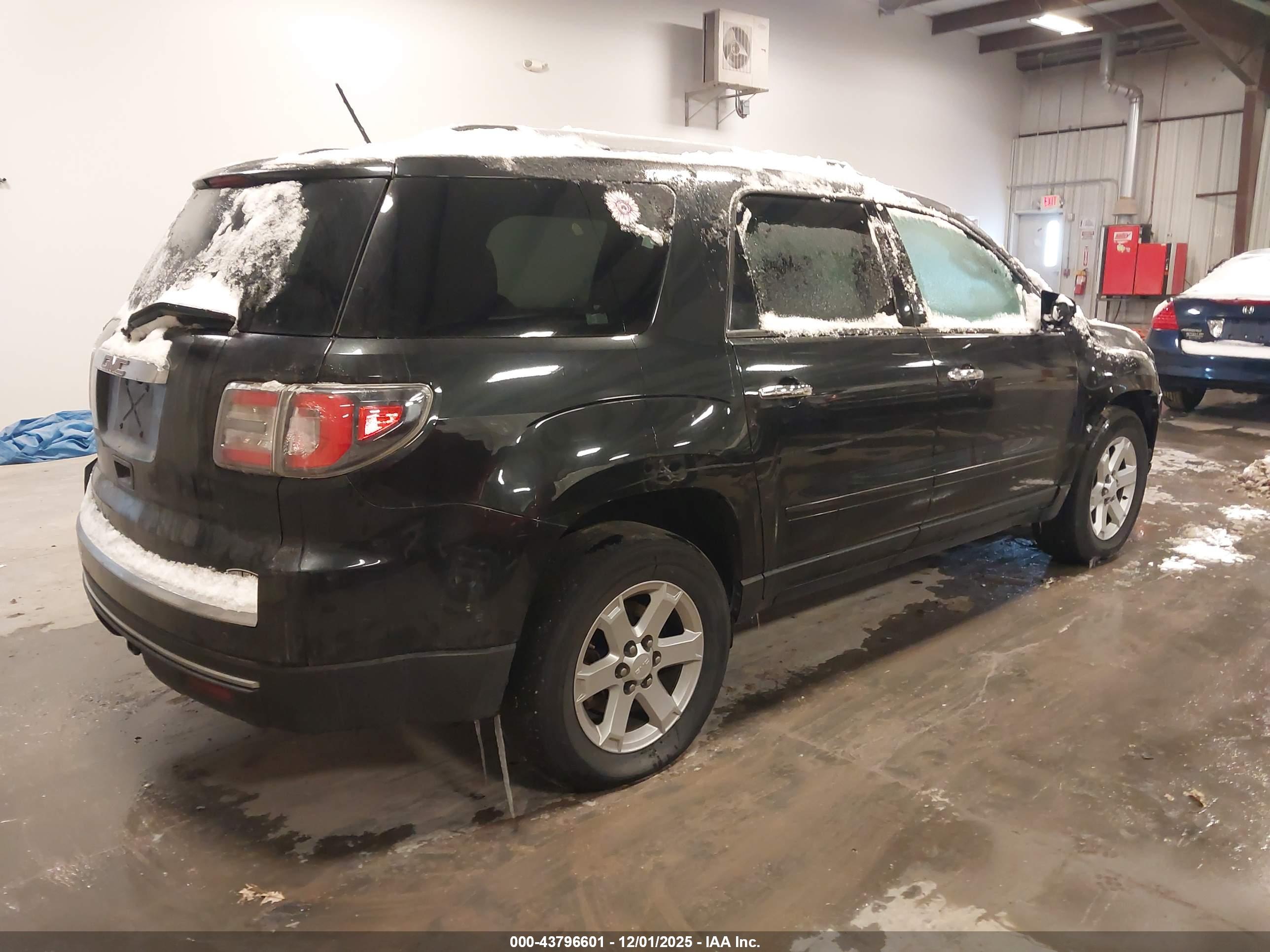 GMC ACADIA image 4