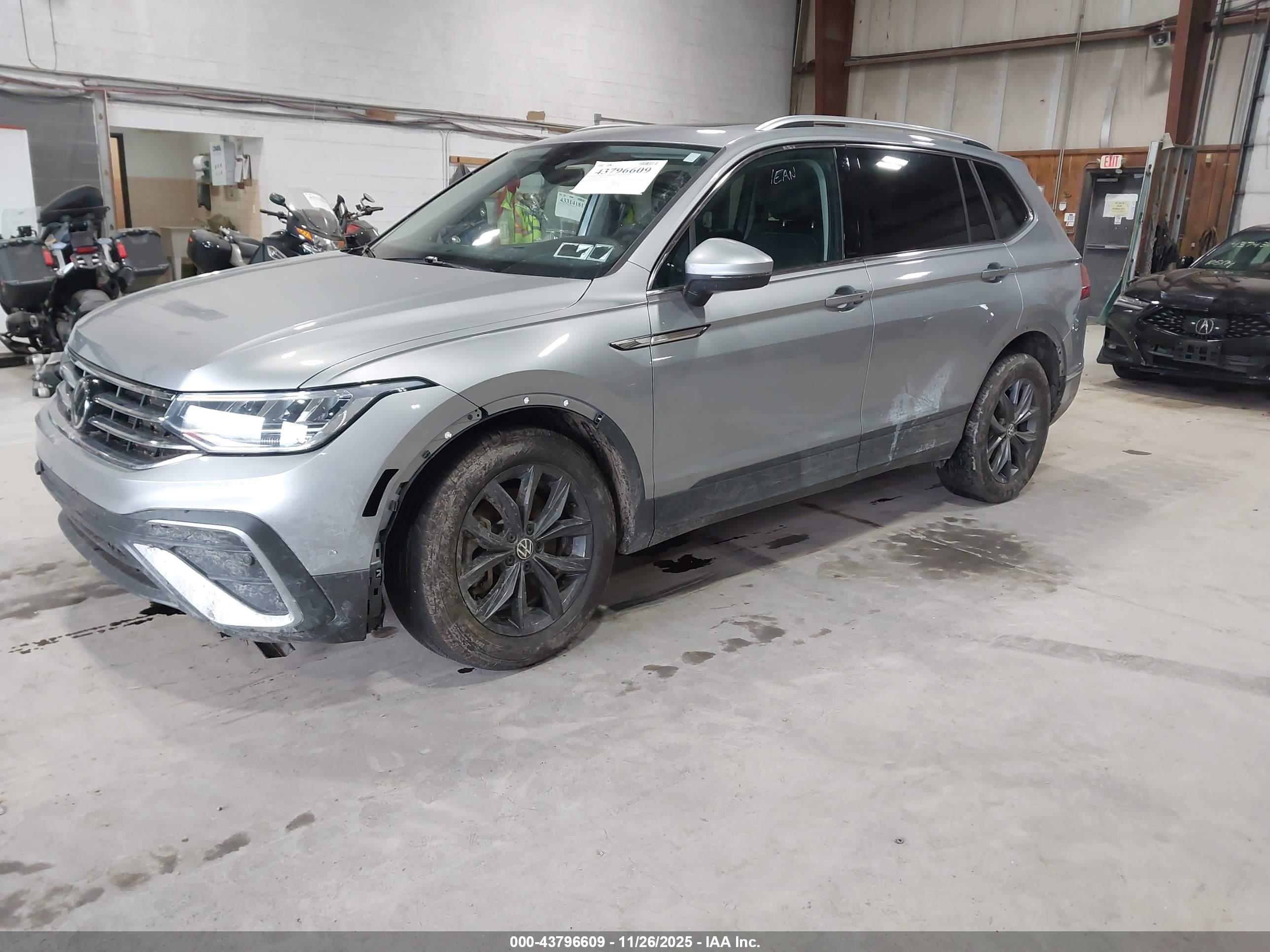 VOLKSWAGEN TIGUAN image 2