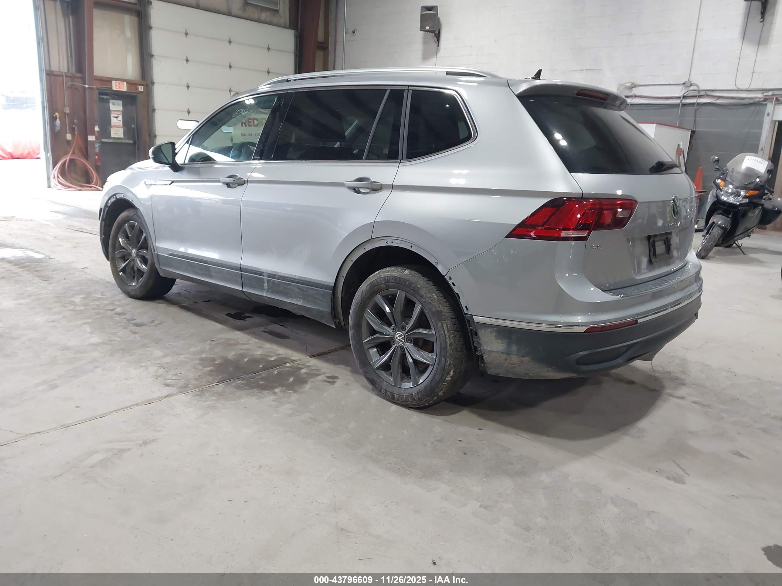 VOLKSWAGEN TIGUAN image 3