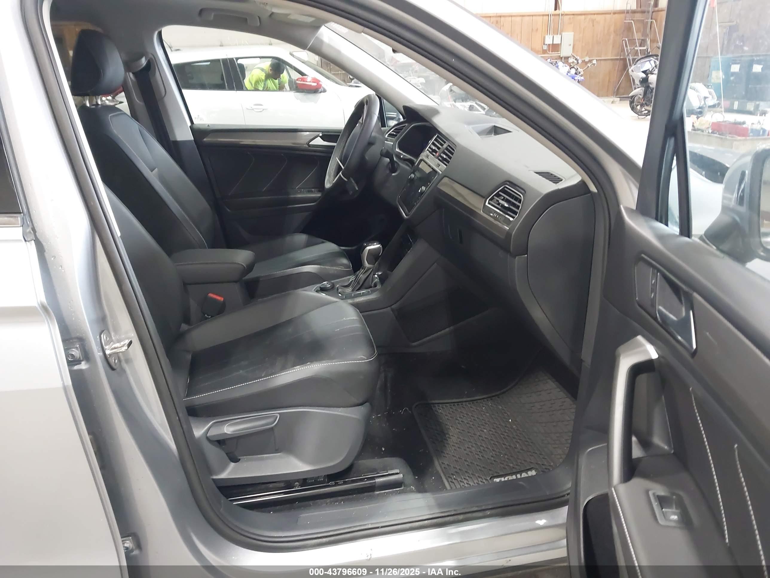 VOLKSWAGEN TIGUAN image 5