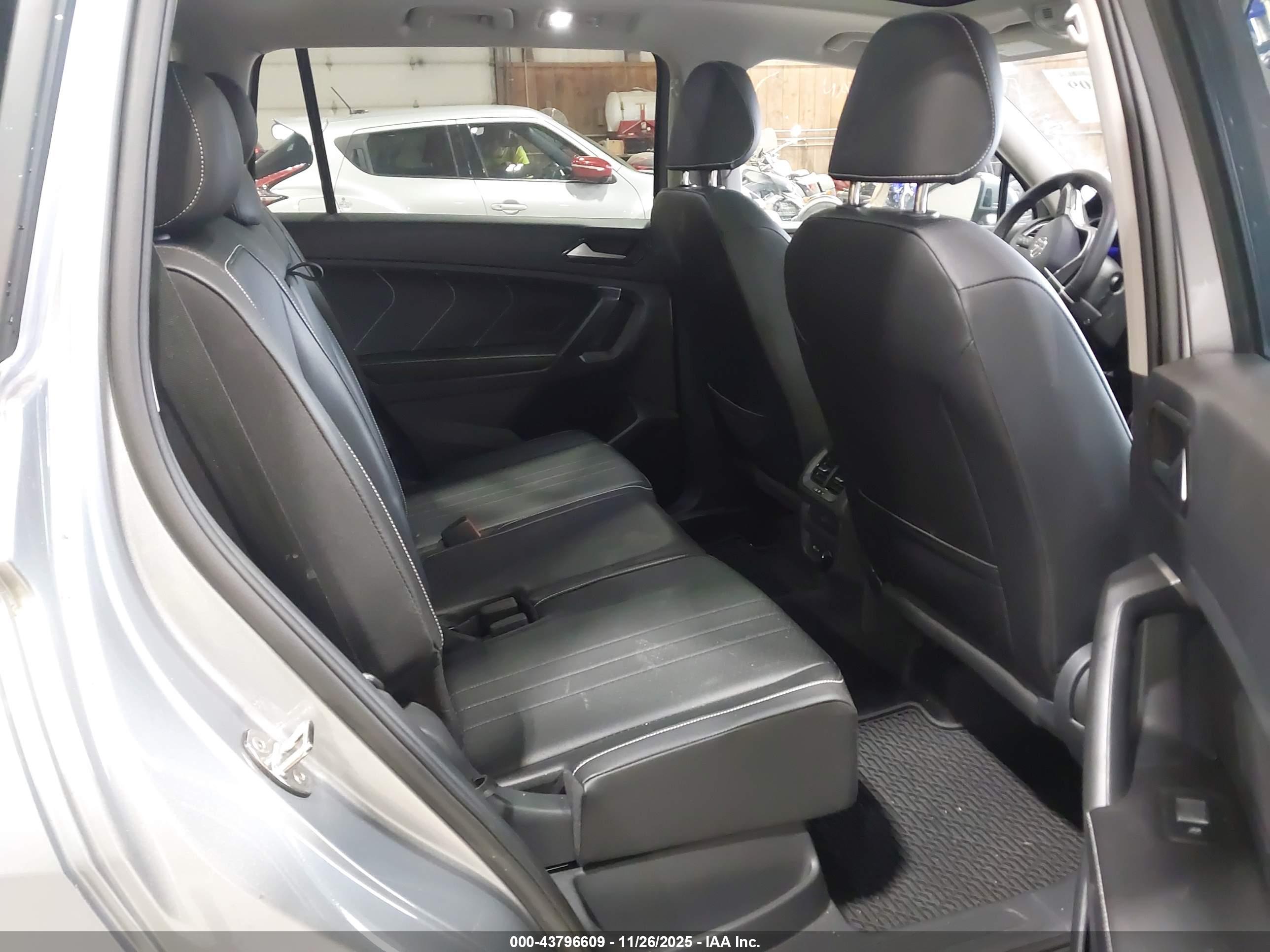 VOLKSWAGEN TIGUAN image 8