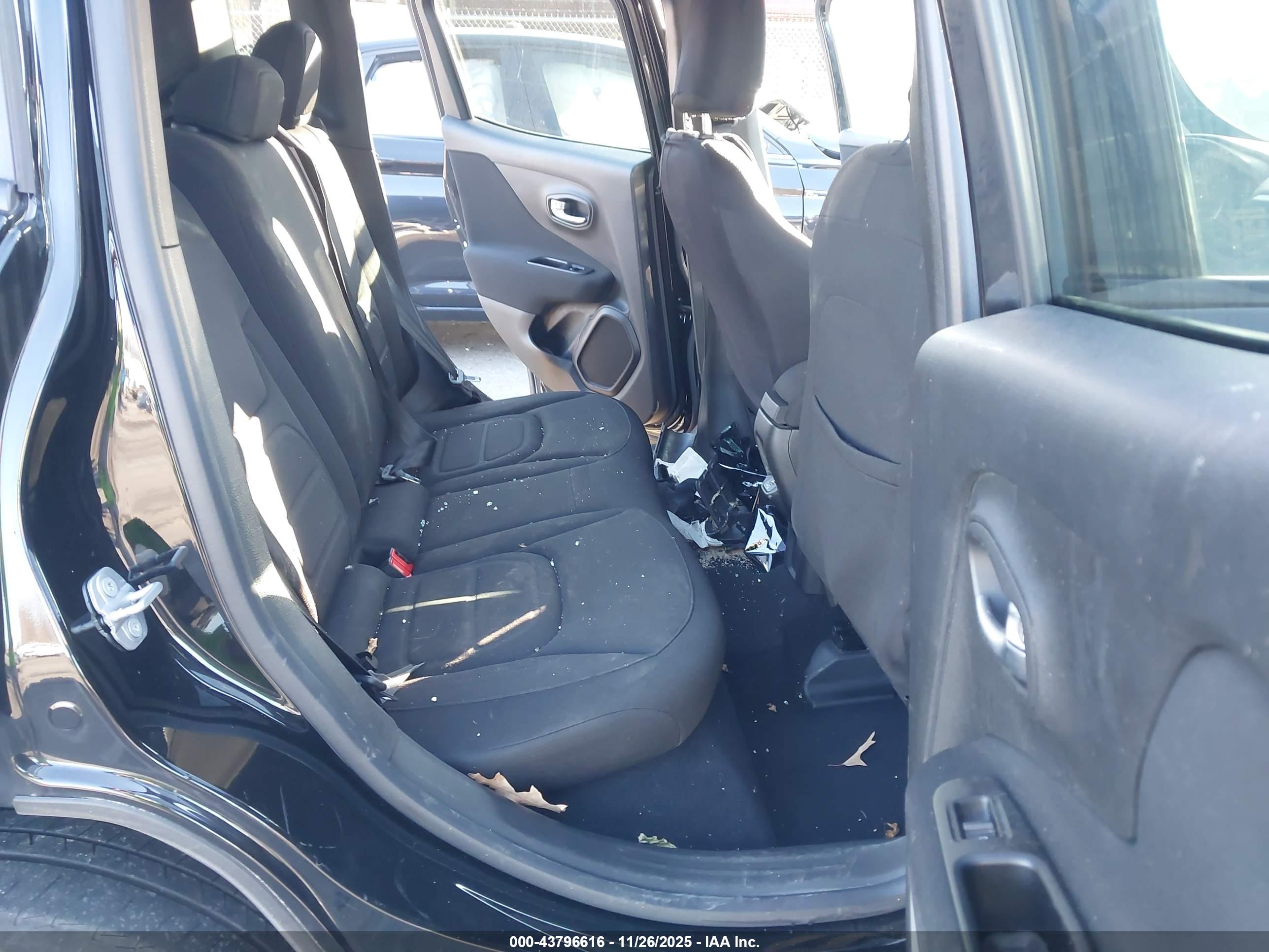 JEEP RENEGADE image 8