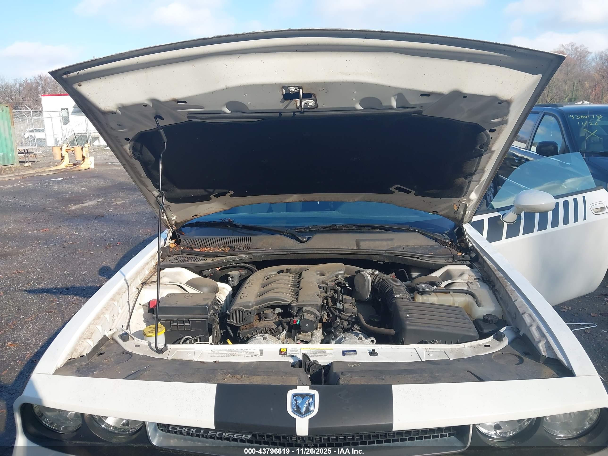 DODGE CHALLENGER image 10
