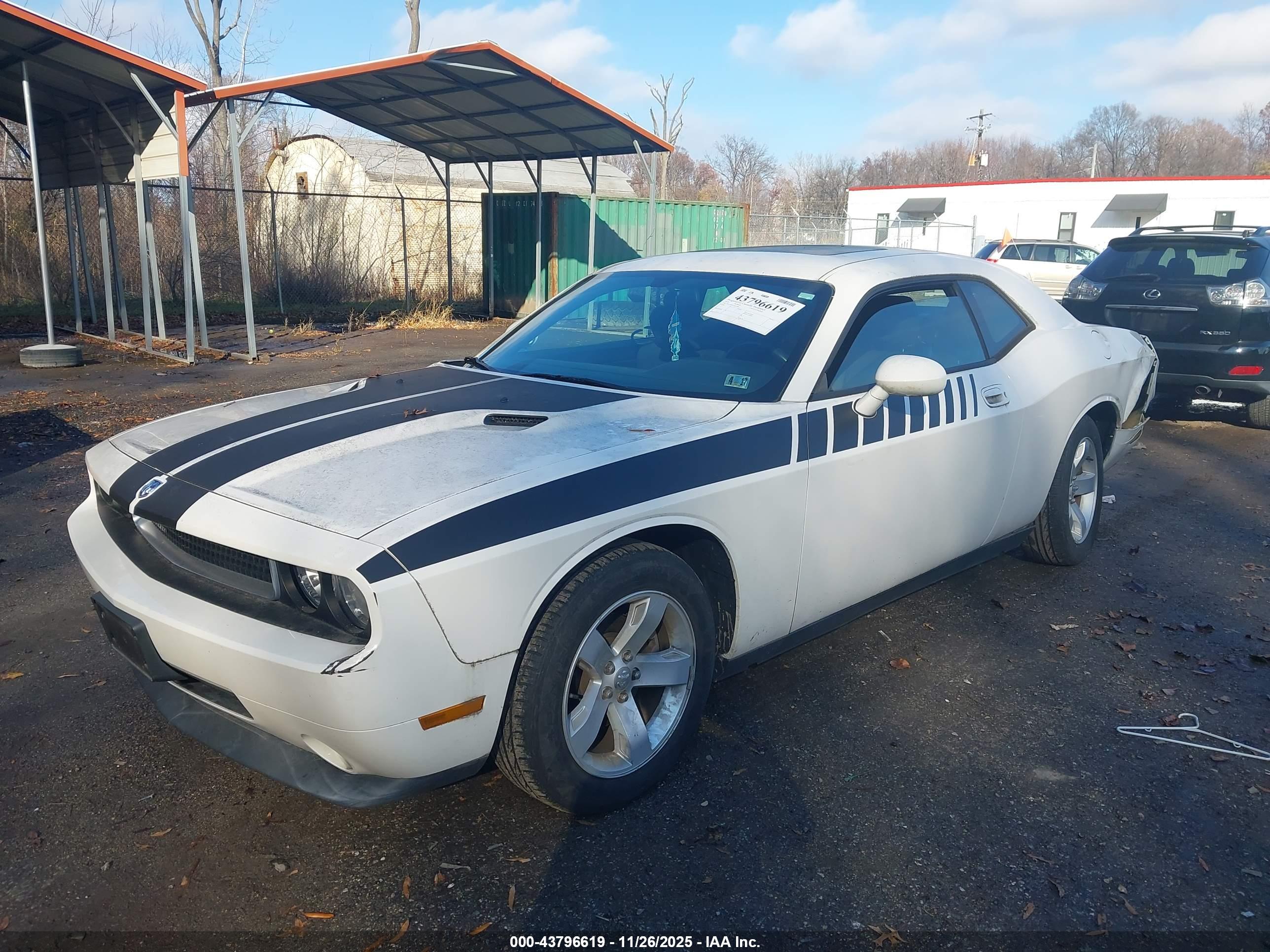 DODGE CHALLENGER image 2