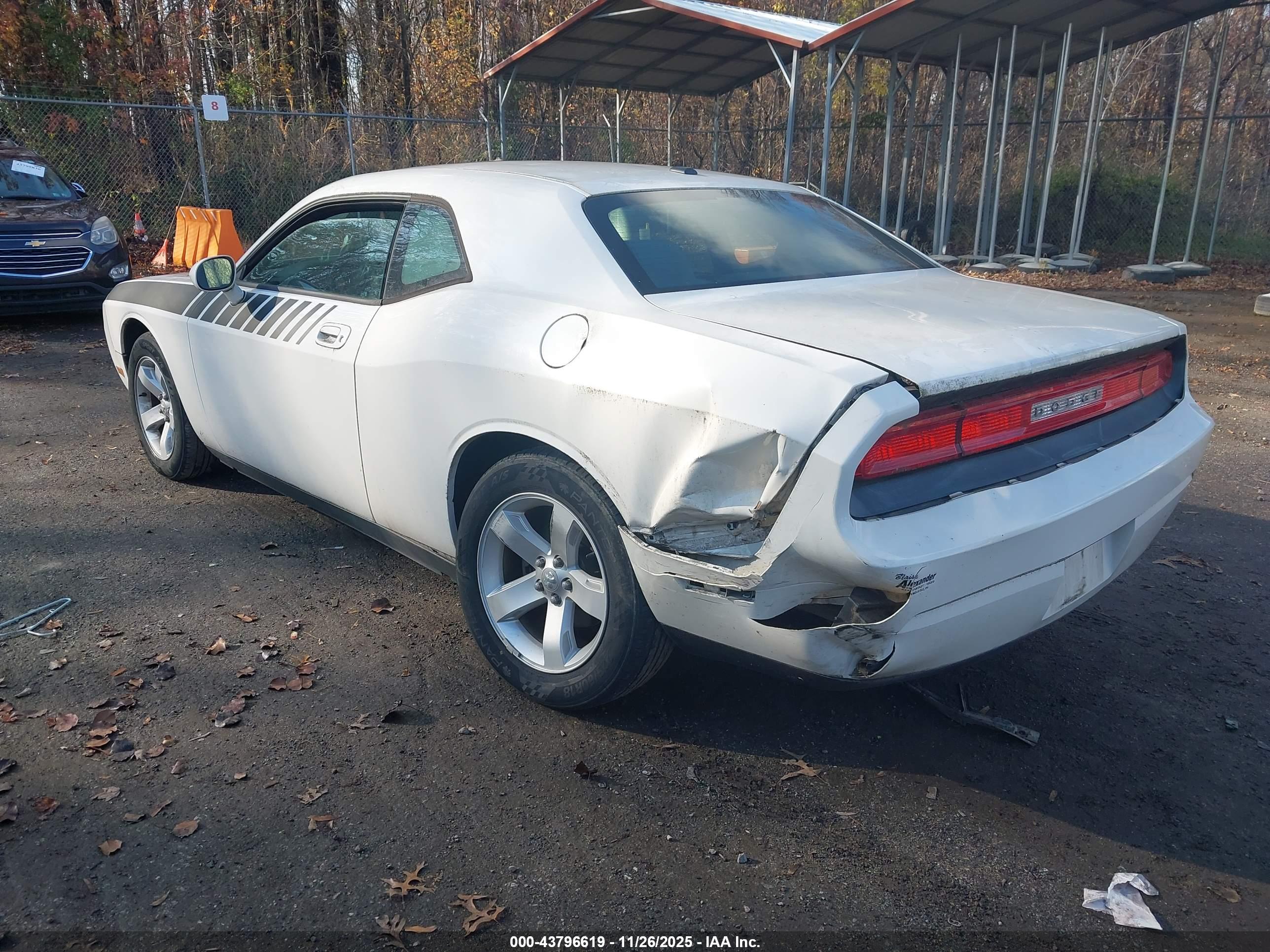 DODGE CHALLENGER image 3