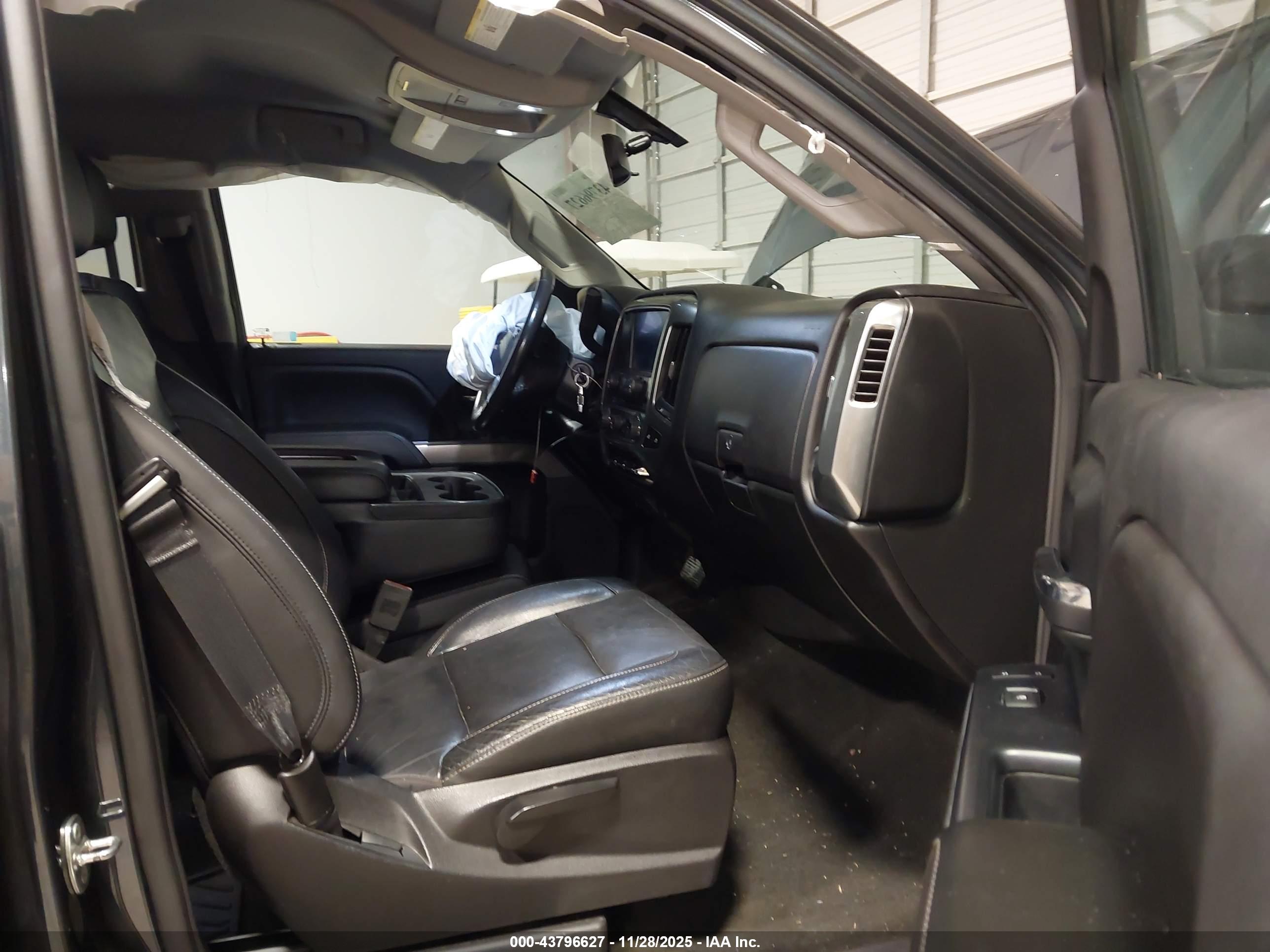 CHEVROLET SILVERADO image 5