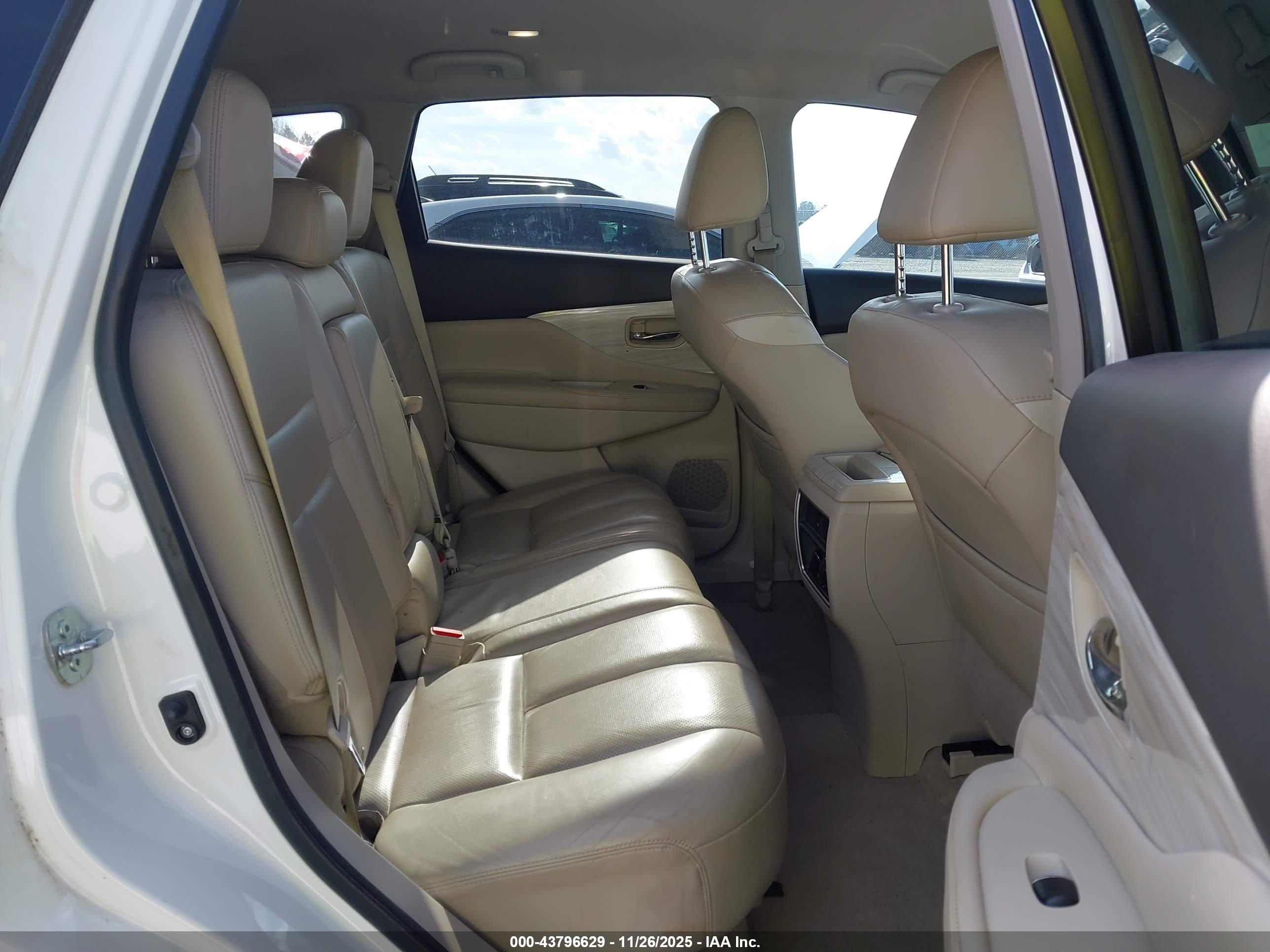 NISSAN MURANO image 8