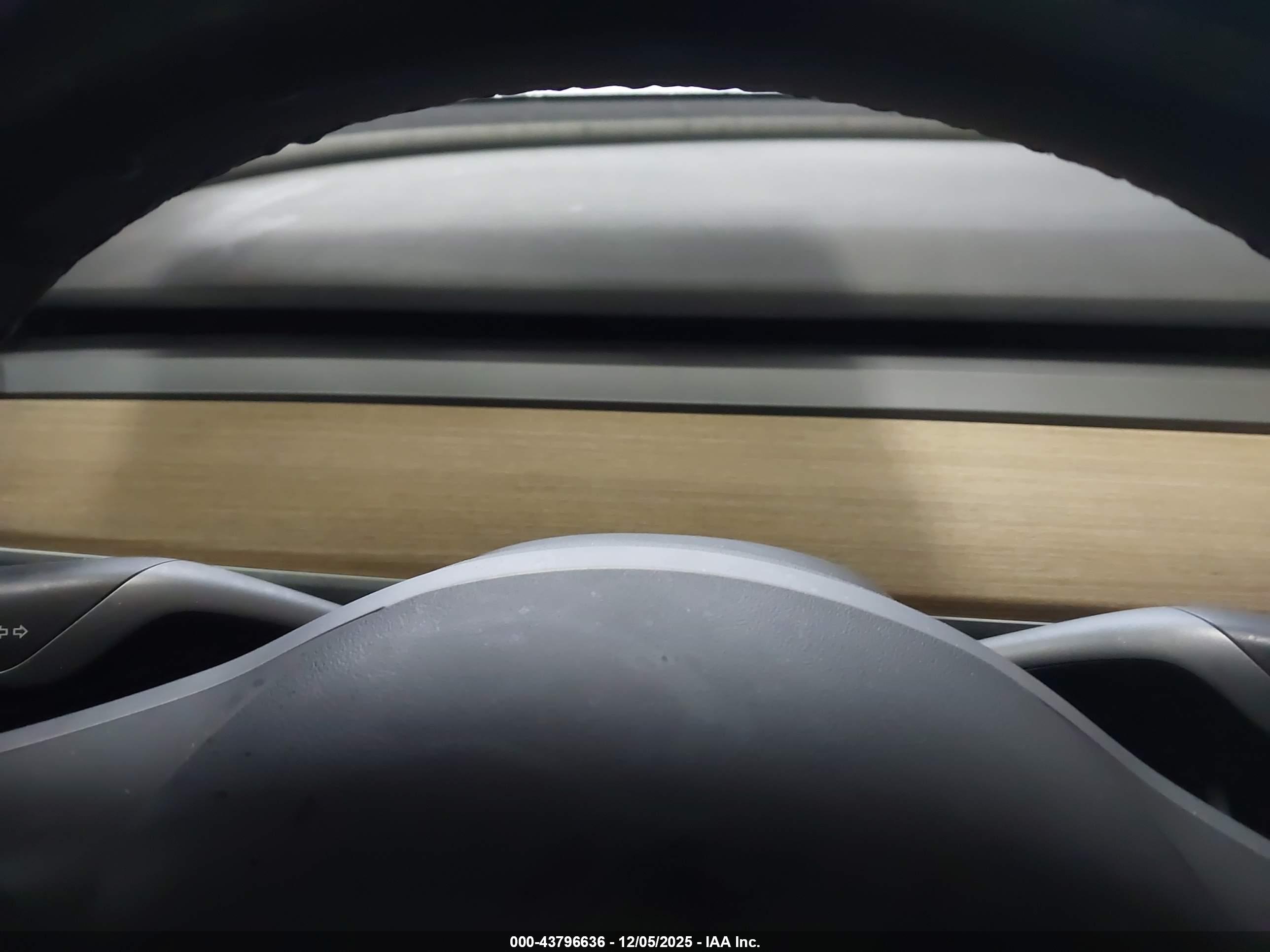 TESLA MODEL image 7