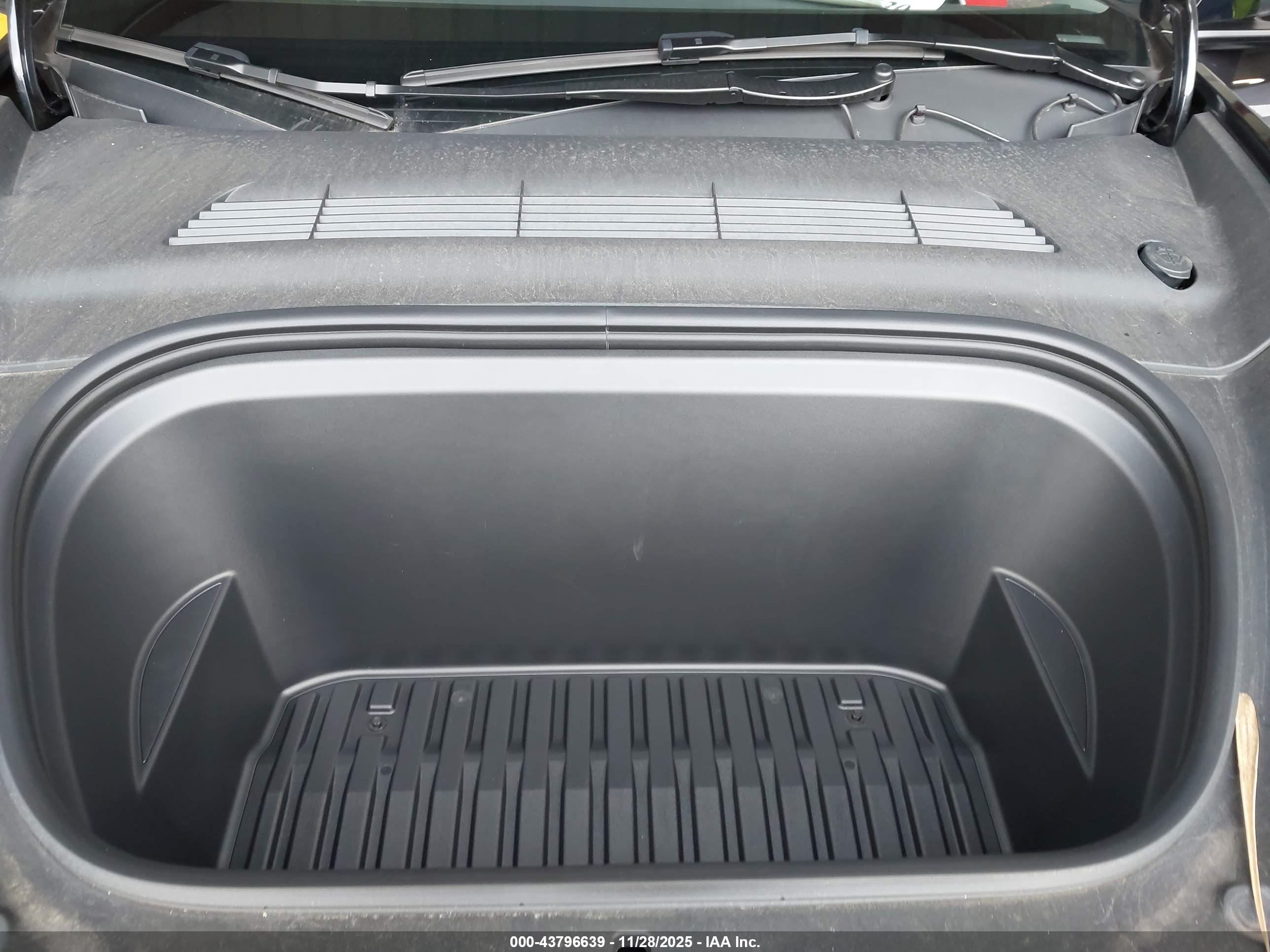 TESLA MODEL image 10