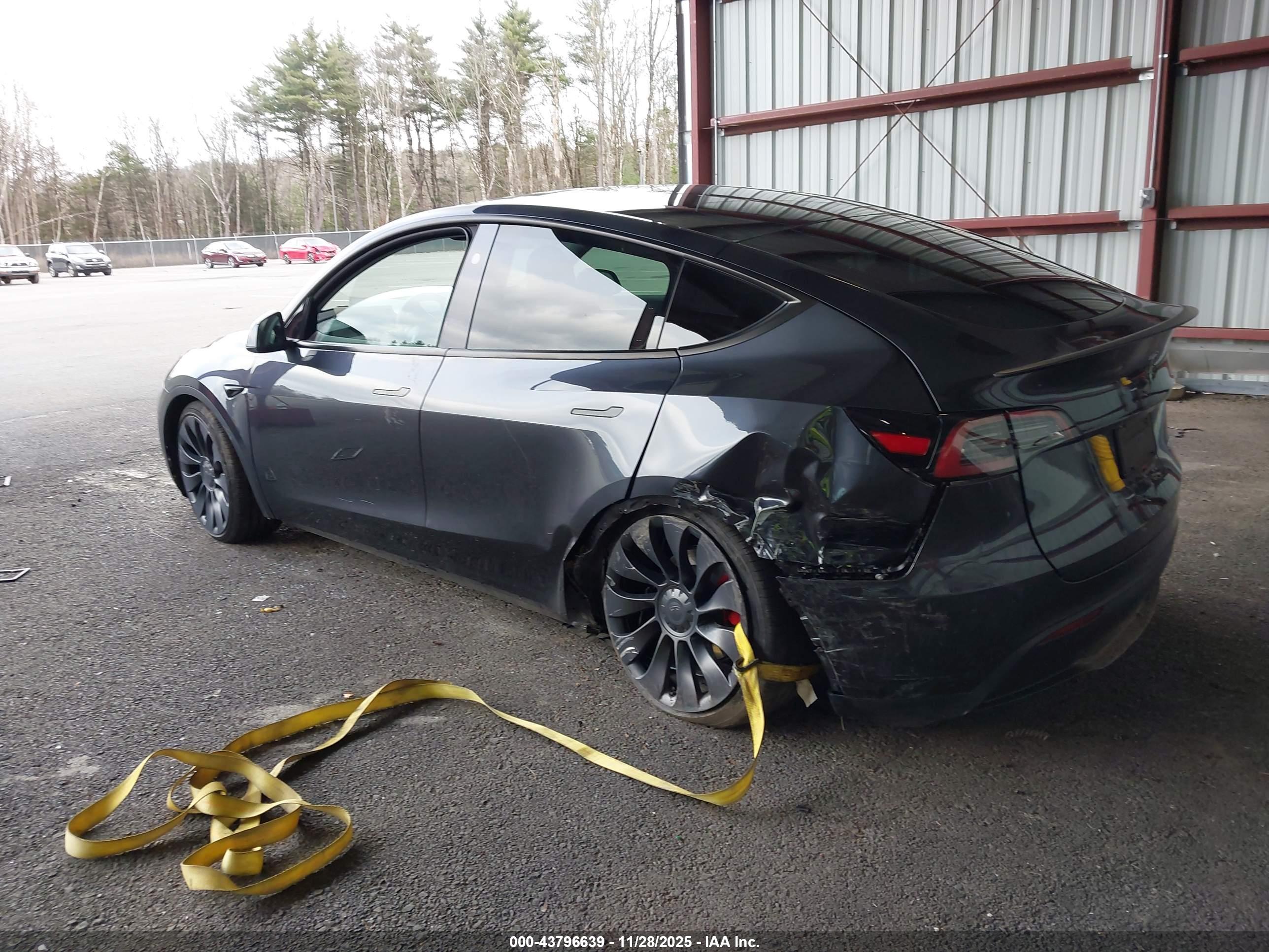 TESLA MODEL image 3