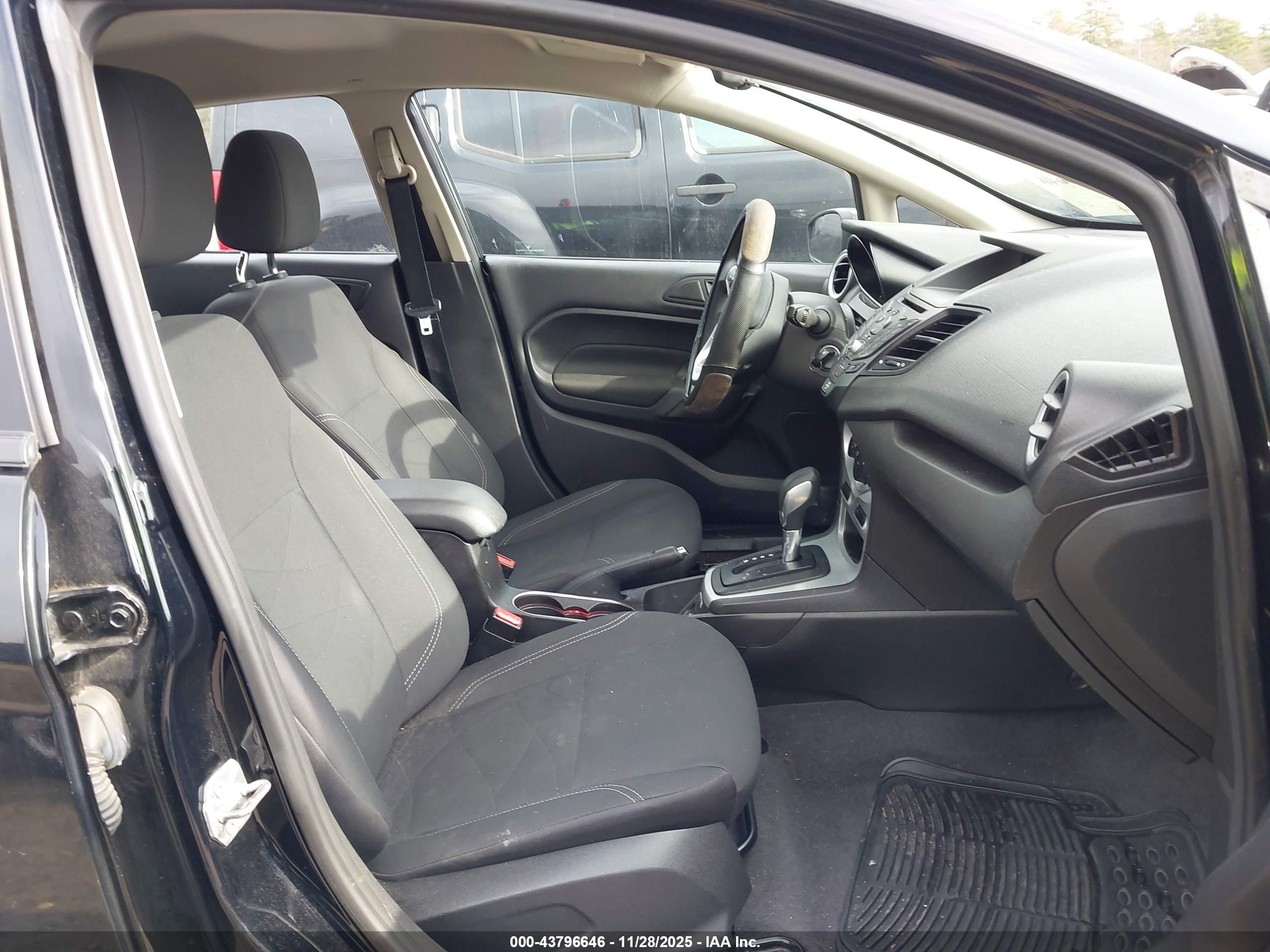FORD FIESTA image 5