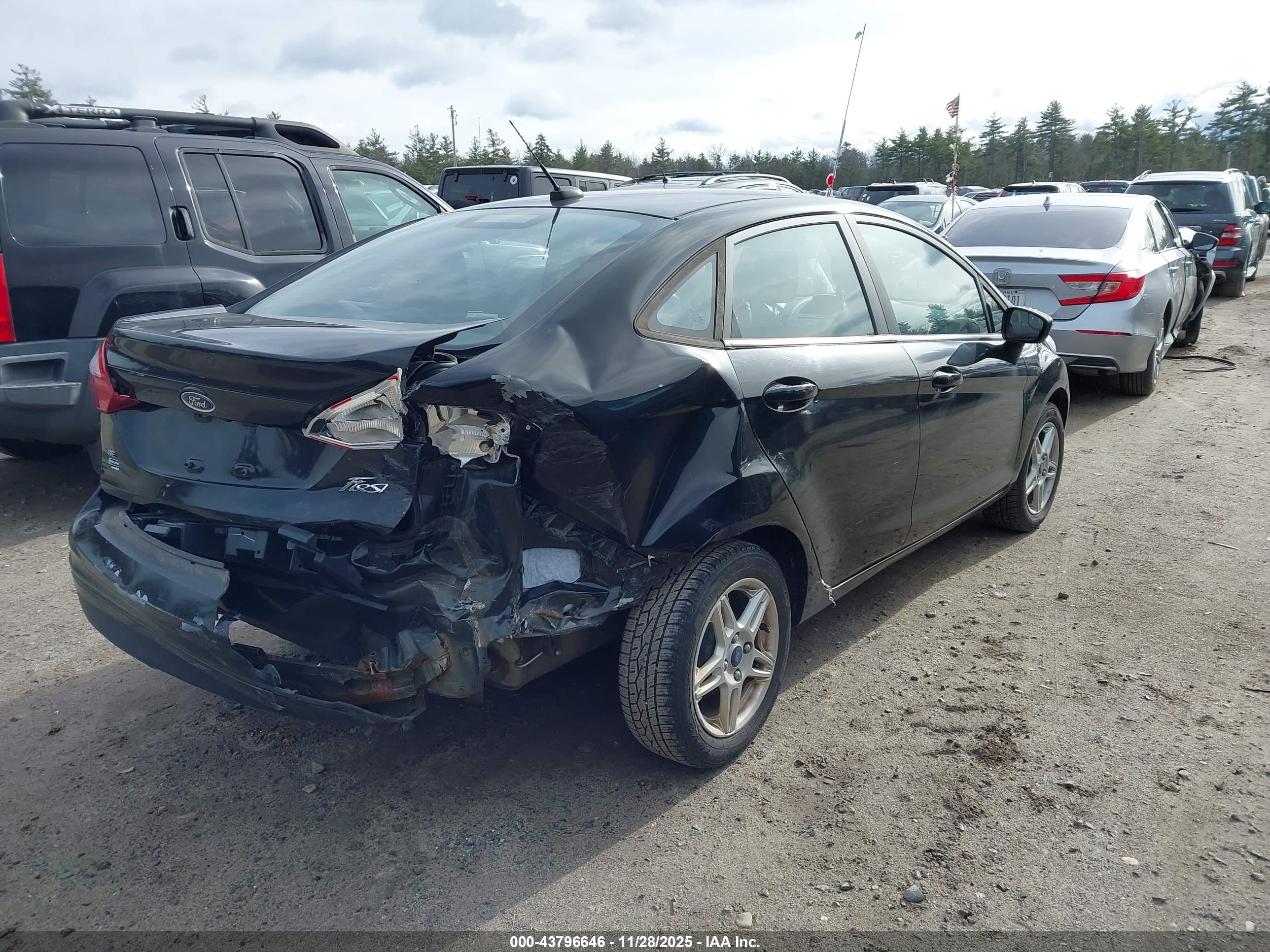 FORD FIESTA image 6