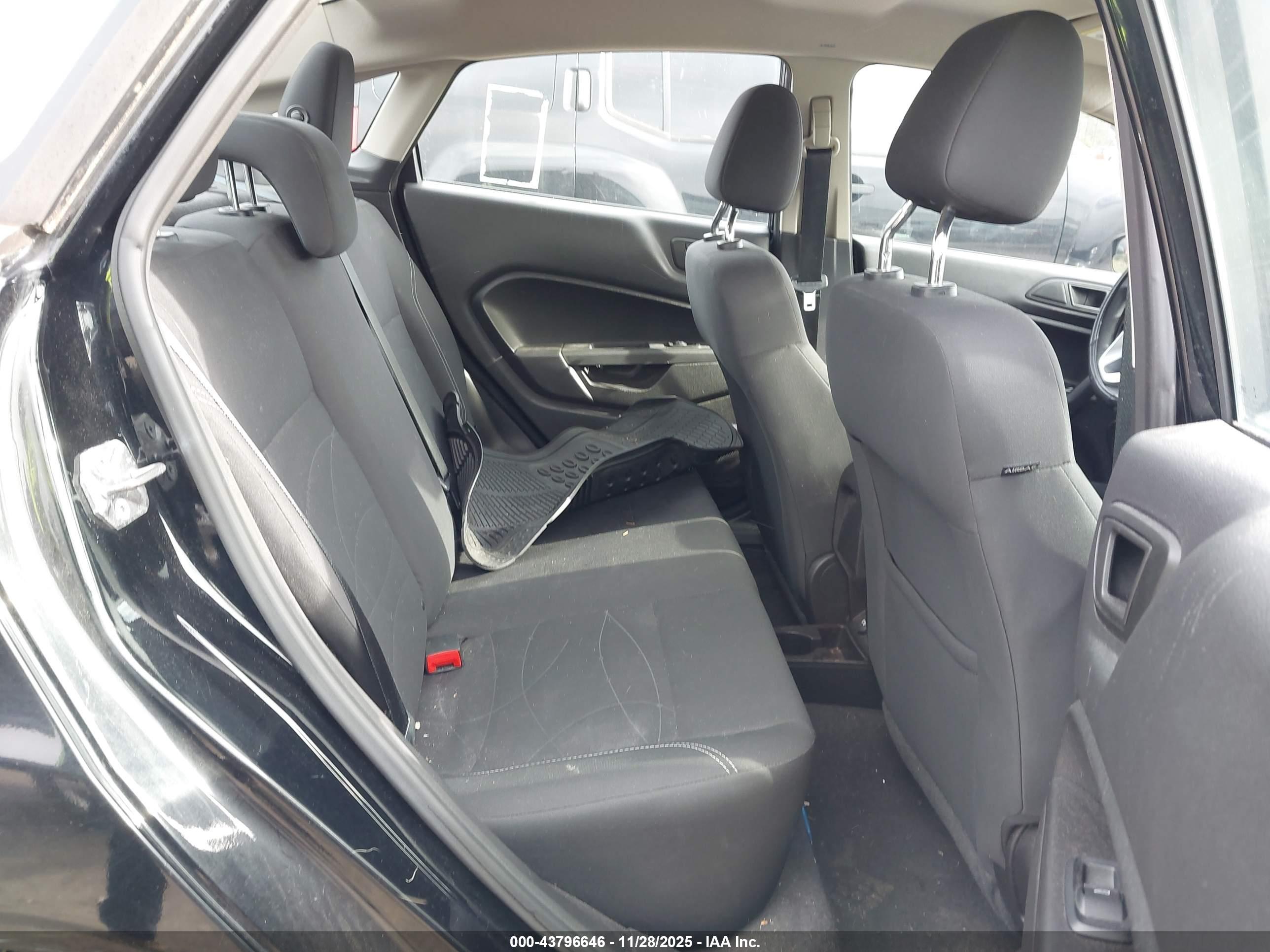 FORD FIESTA image 8